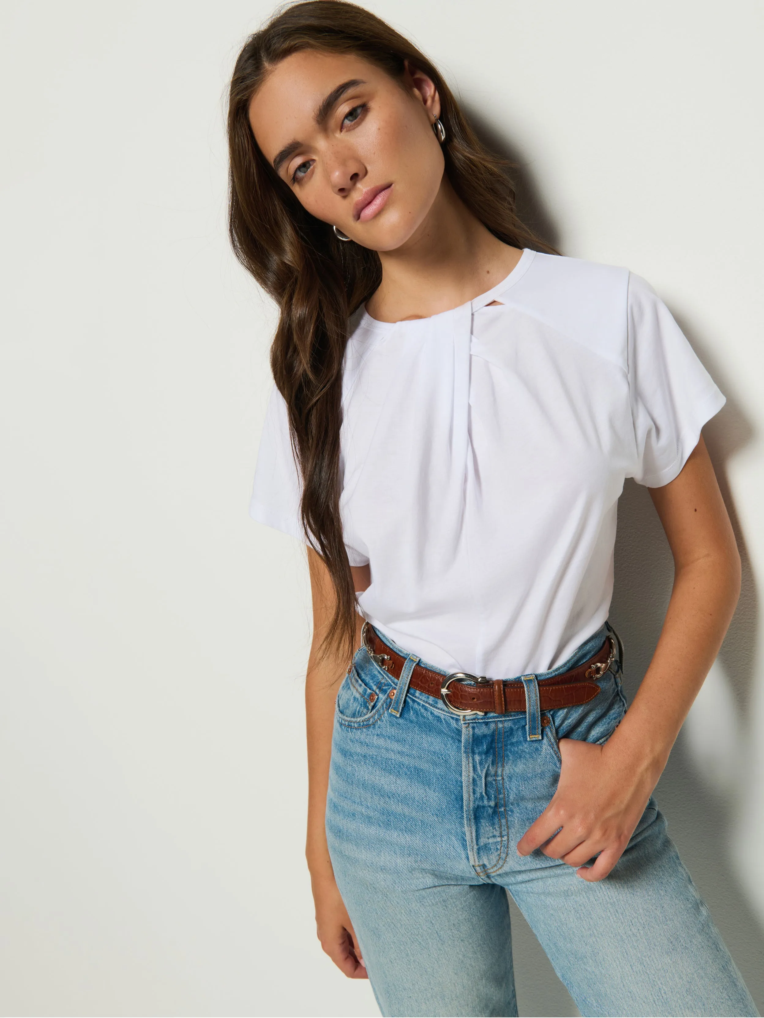 Leather Core Camera Glow Salonie Pleated Tee