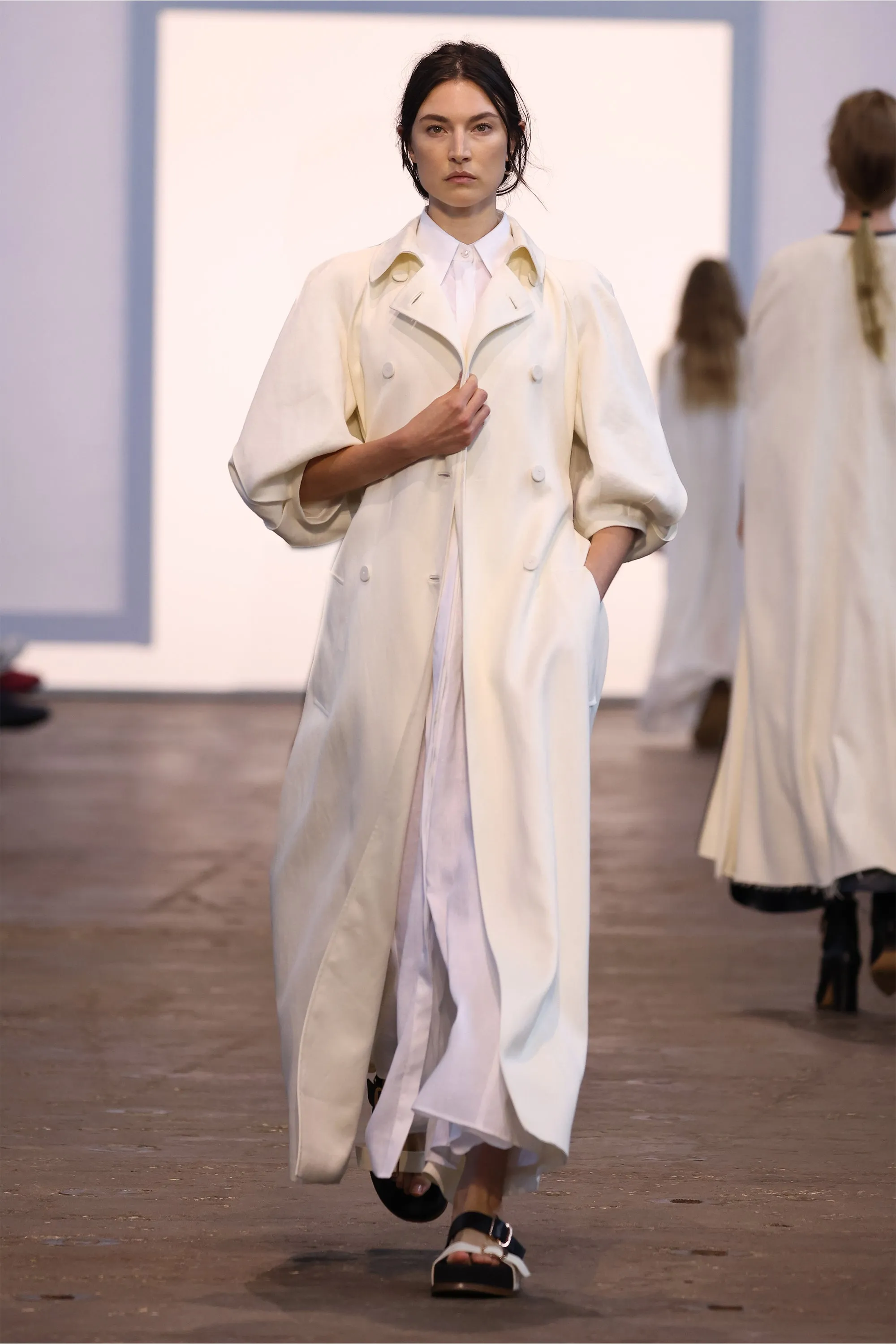 Wind Glow World Tone Durand Pleated Maxi Shirtdress in White Aloe Linen