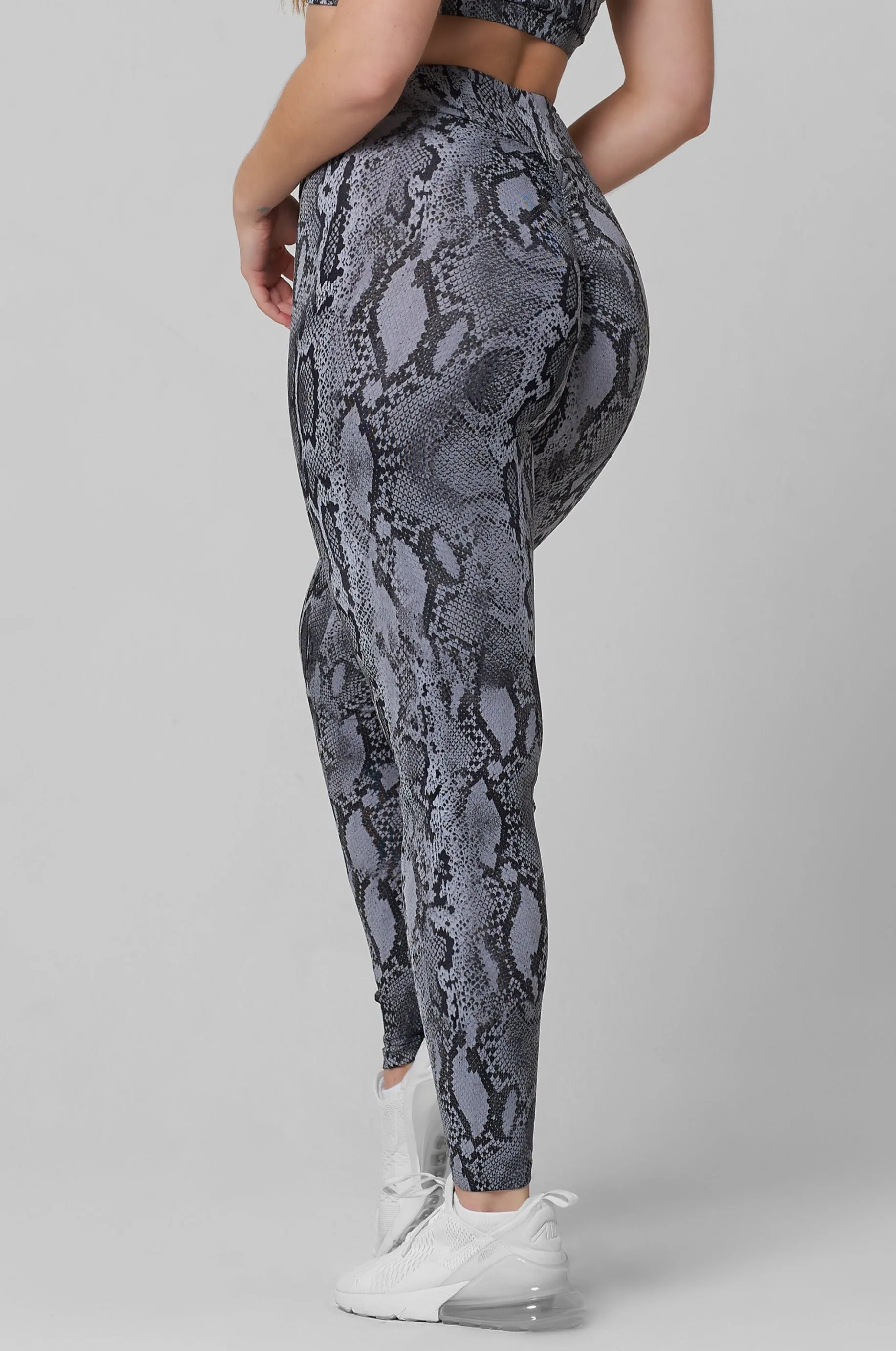DurableStitching Grounded High Waist Scrunch Legging