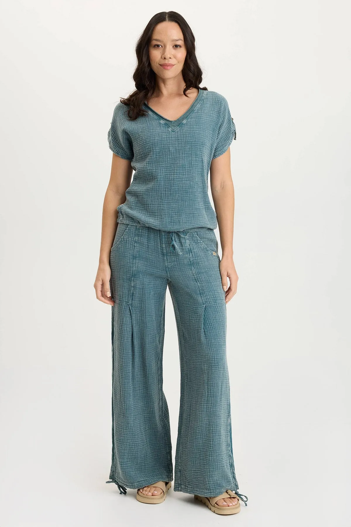 Bower Gauze/Jersey Tabbed-Sleeve Bubble-Hem V-Neck Tee wrinkle free