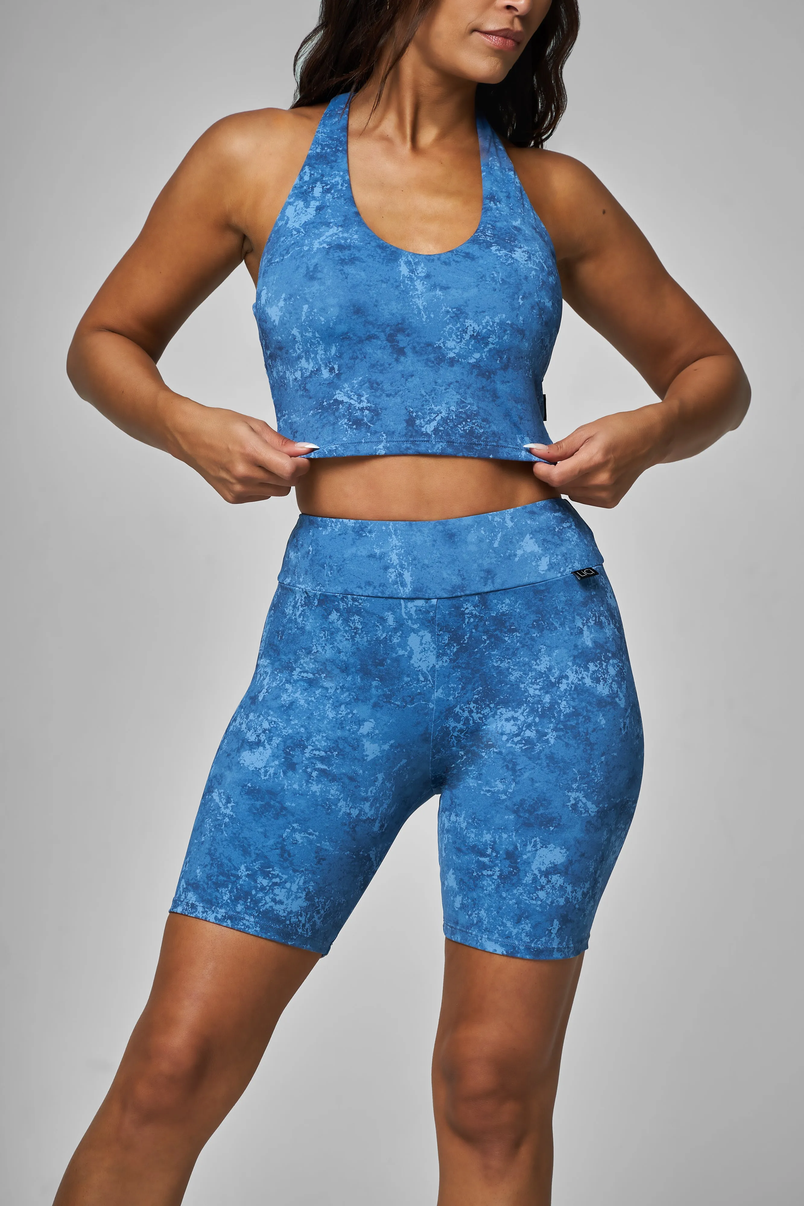 NoIrritationSeams Hera Built-In V-Tank Crop Top