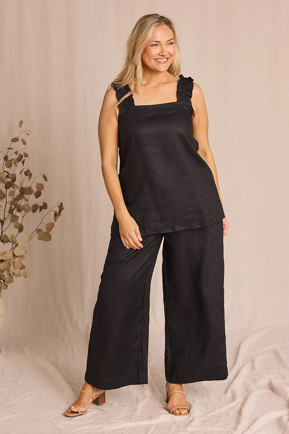 data analysis user - friendly Claire Linen Summer Top in Black