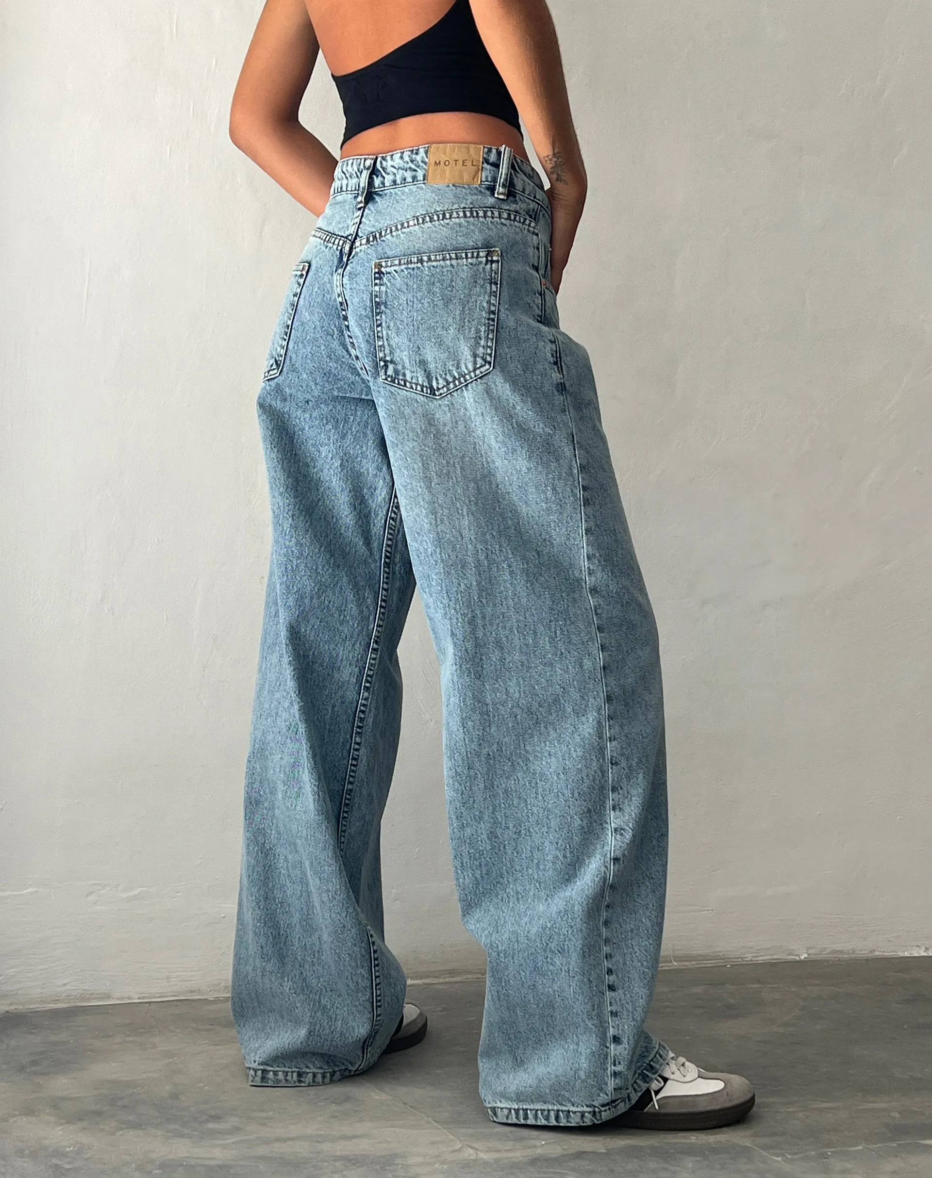 Roomy Extra Wide Low Rise Jeans in Vintage Blue Wash Classic Mode StretchWaistband