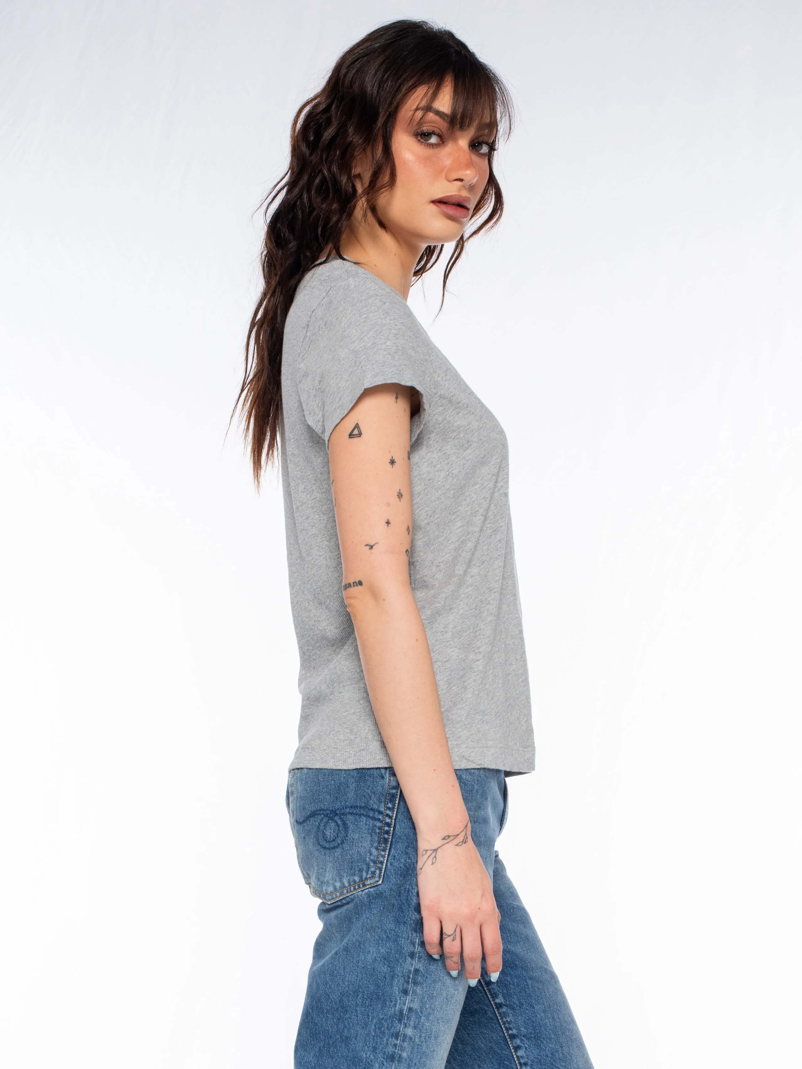 Slim Deep V-Neck Rib Back Tee MoistureWickingTechnology
