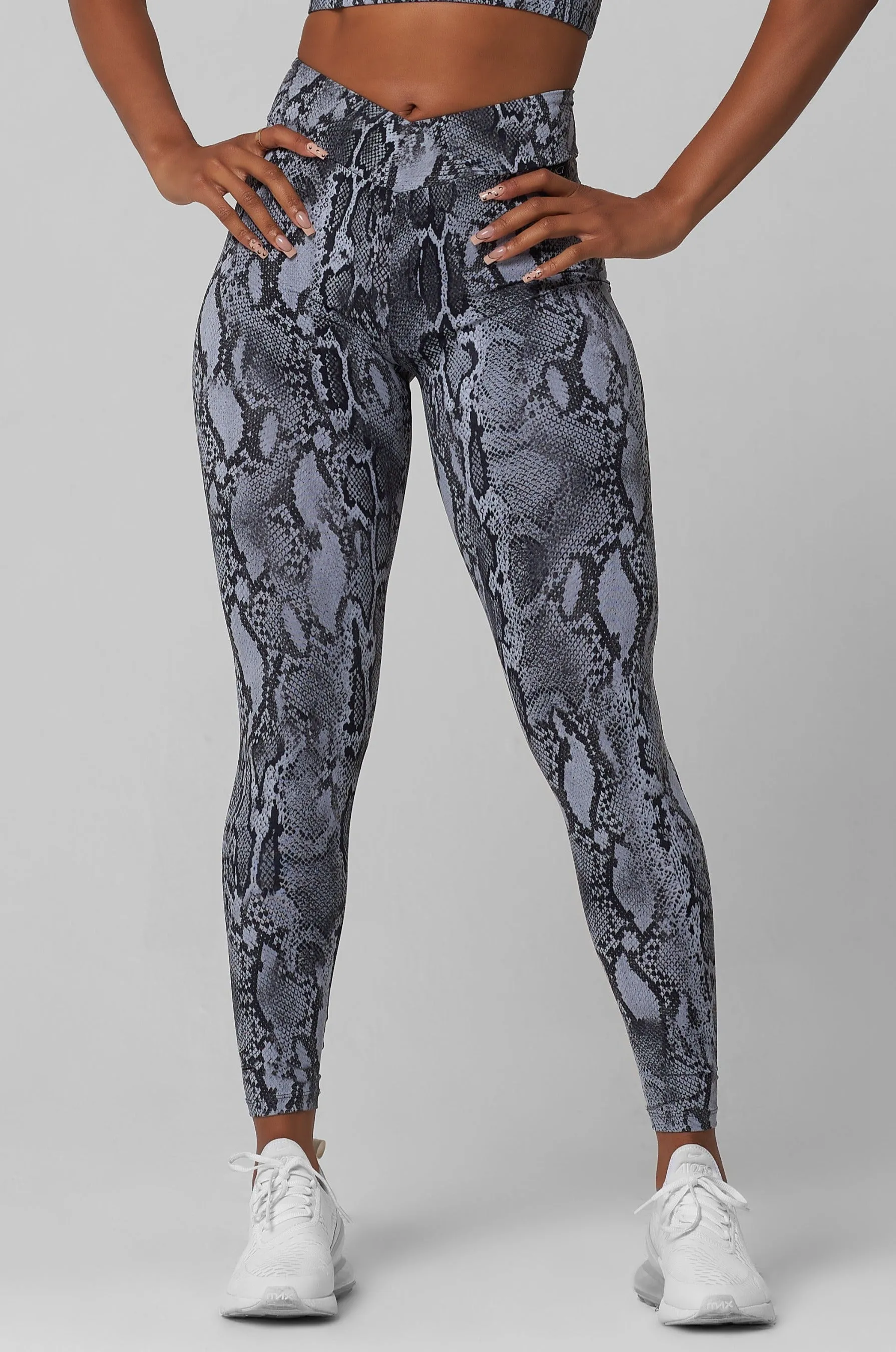 Grounded V-Cut Scrunch Legging Tech Edge Desert Heat