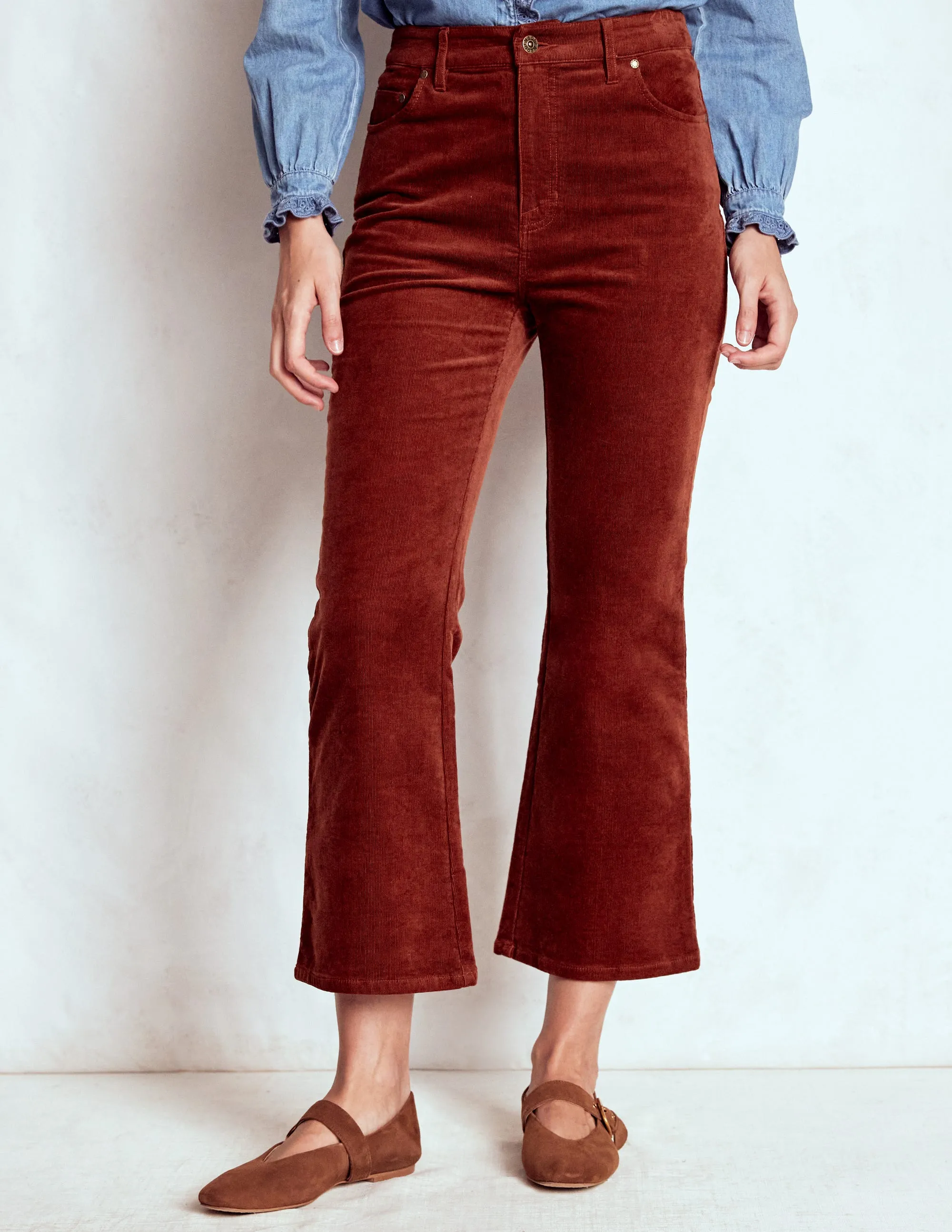 5-Pocket Cord Kick Jeans-Fired Brick Lifestyle Outfit