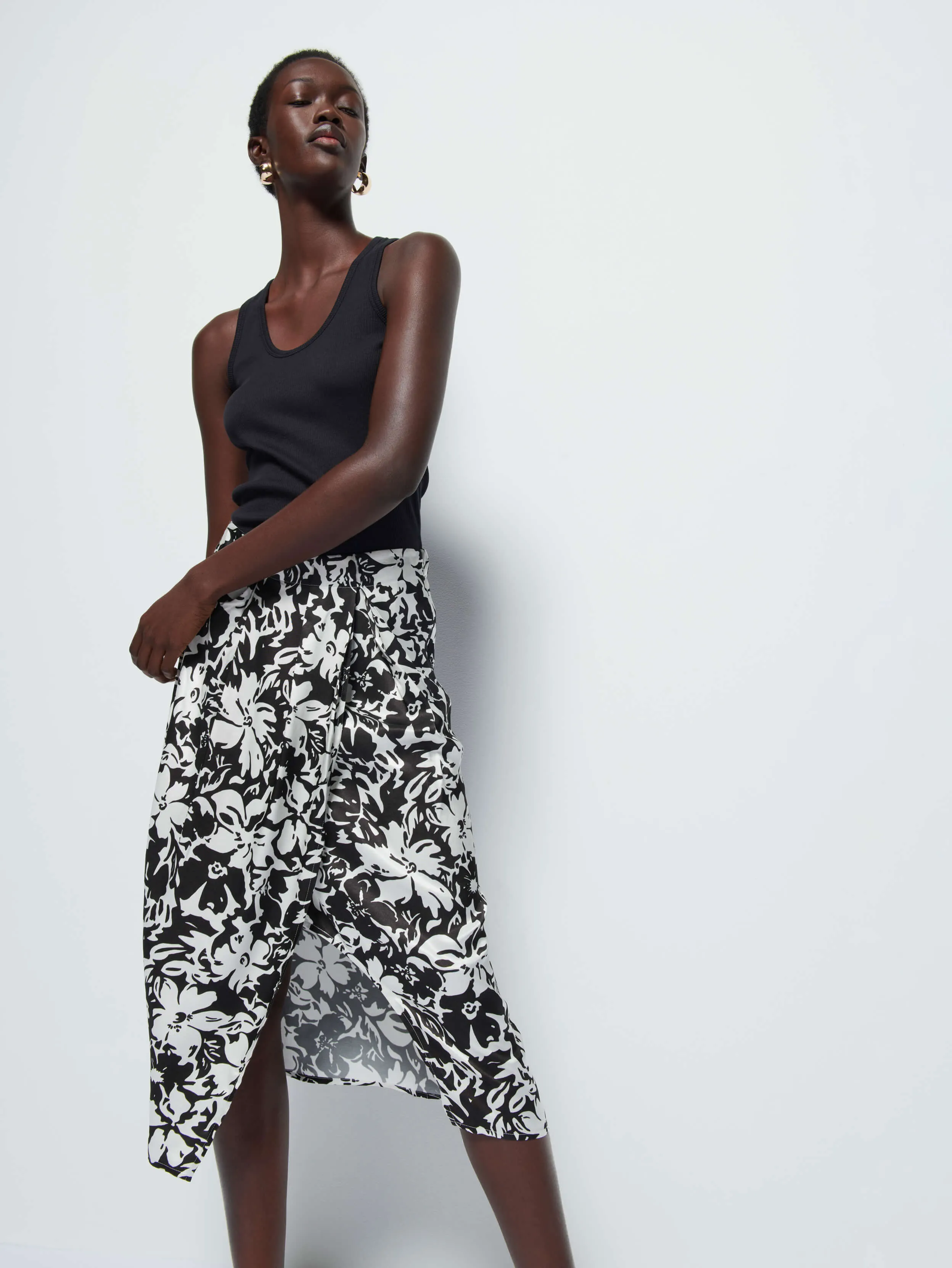 urban scene Easy Vibe Suri Sarong