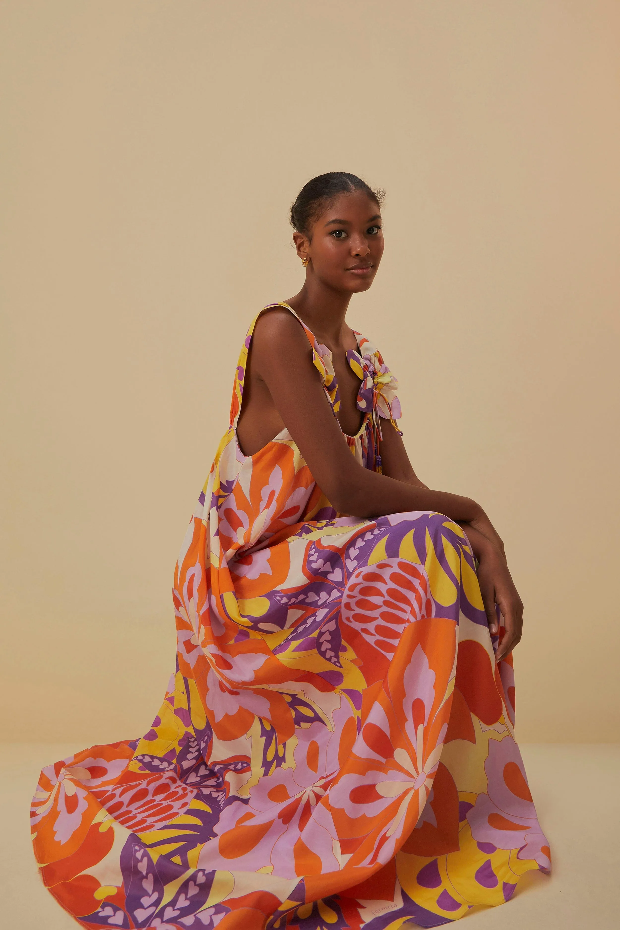 Ideal for both warm and cool weather this dress is a year-round wardrobe staple With its elegant design this maxi dress can be styled for a variety of events from casual to formal Lee Floral Sleeveless Maxi Dress