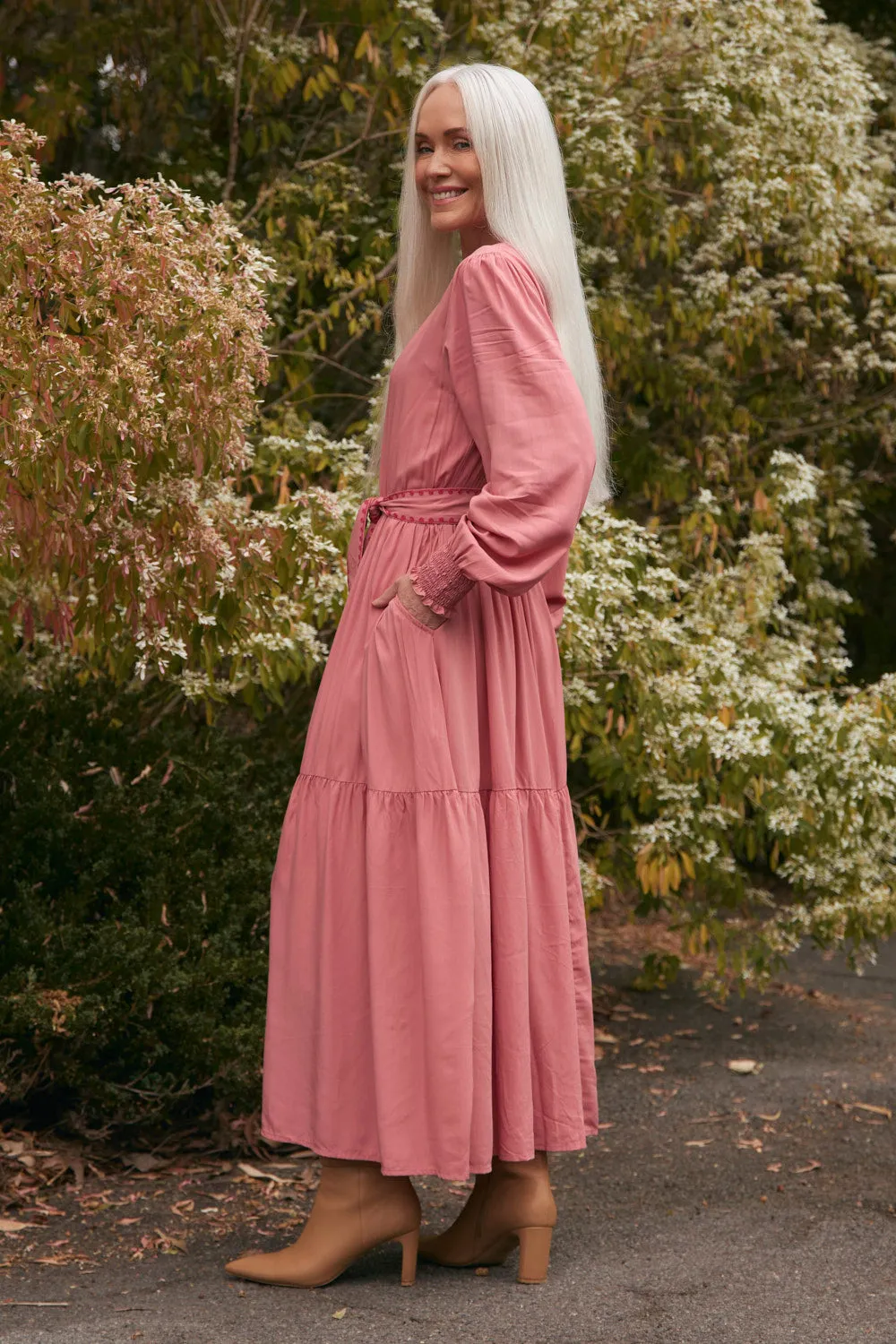 Timeless full-length outfit Linen Drapes Savelle Embroidered Dress in Earth