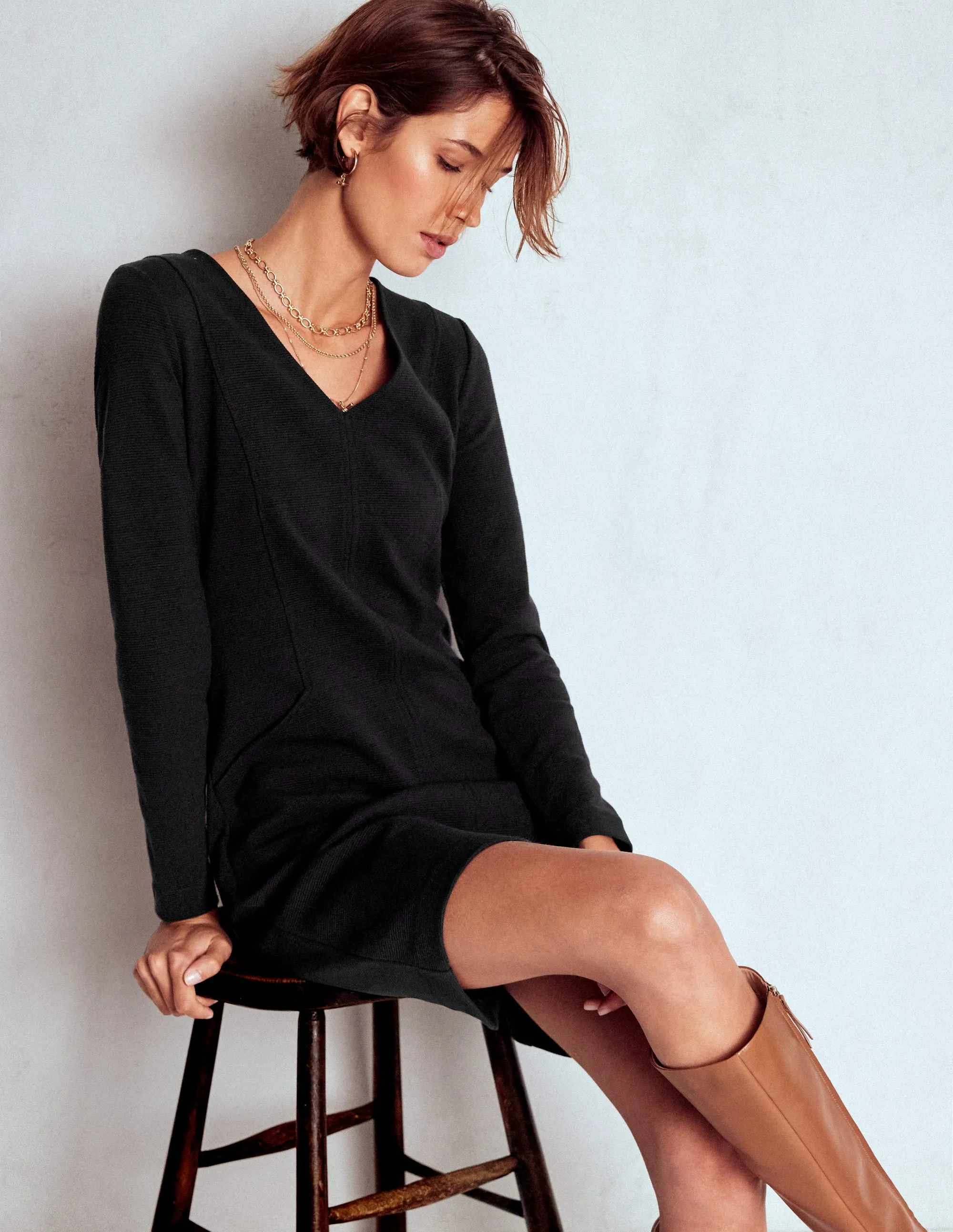Ventilated Underarm Panels Flash Beat Ellen V-neck Ottoman Dress-Black