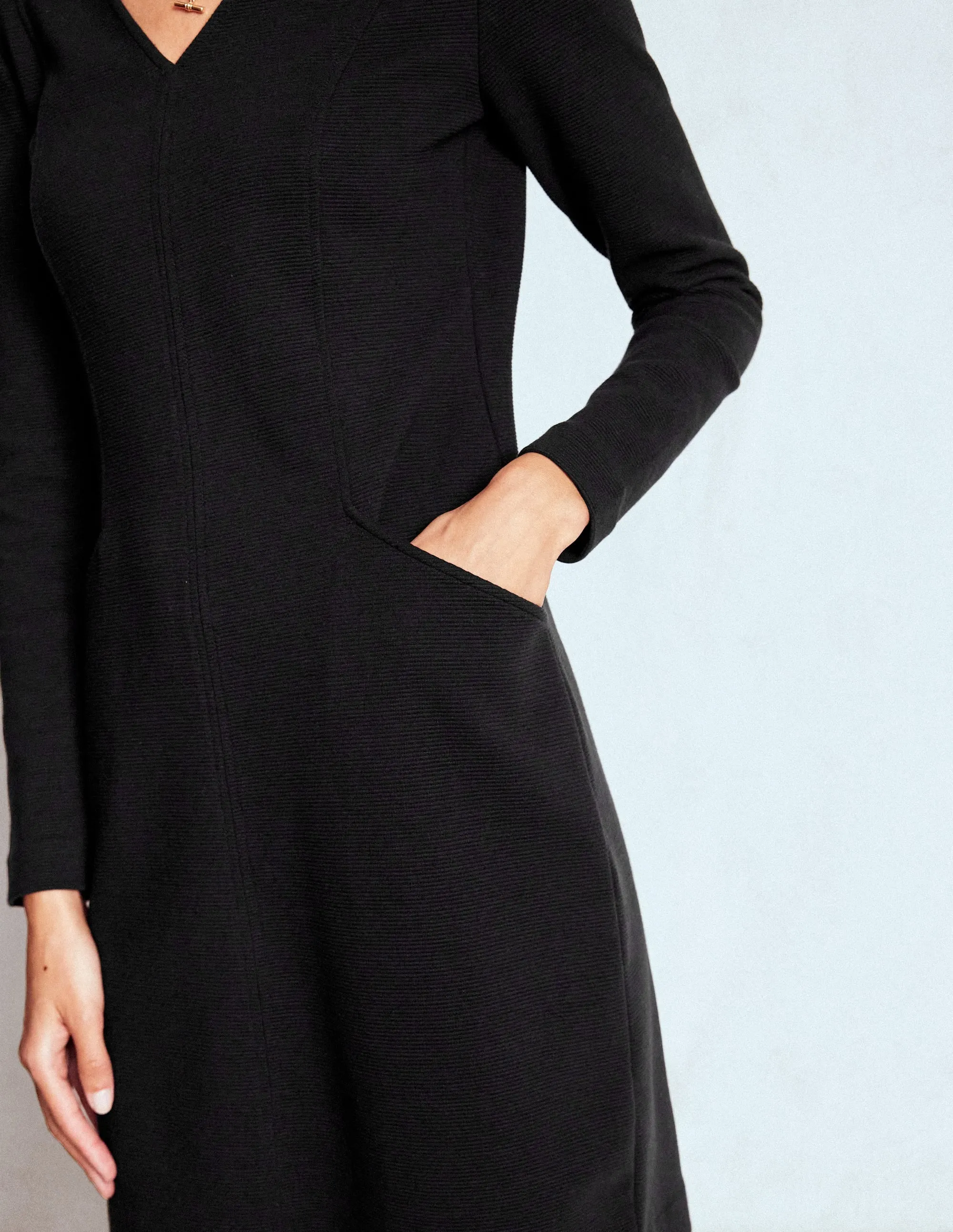 Minimal Look Stage Beat Ellen V-neck Ottoman Dress-Black