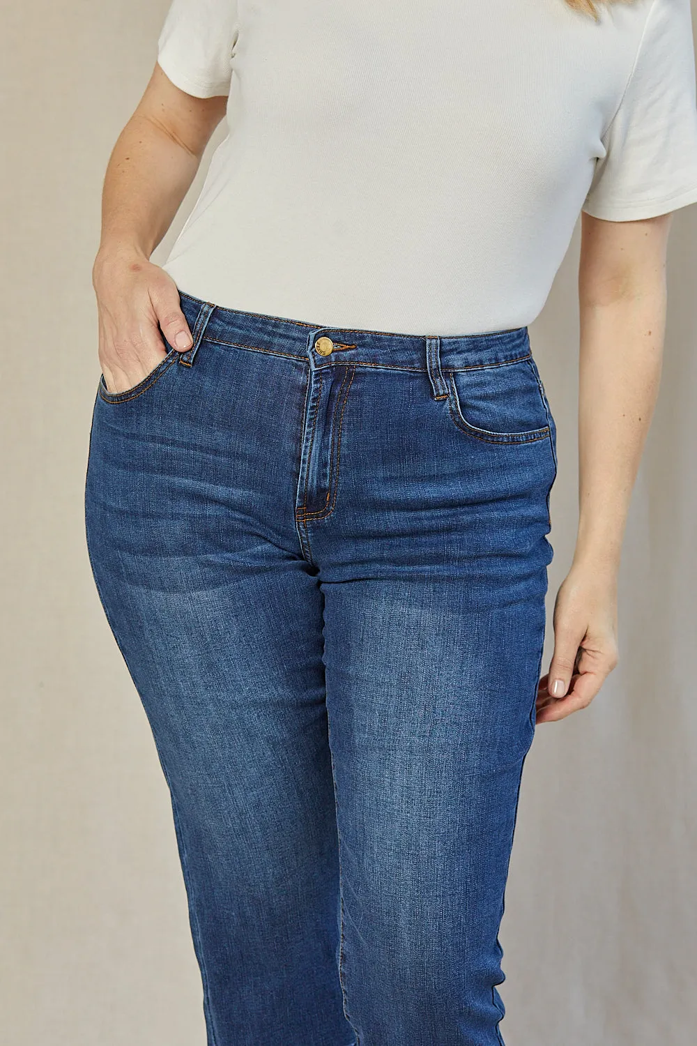 Closet Staple Traveler Gear Smart Casual Adrift Denim Cropped Straight Leg Jeans in Mid Wash