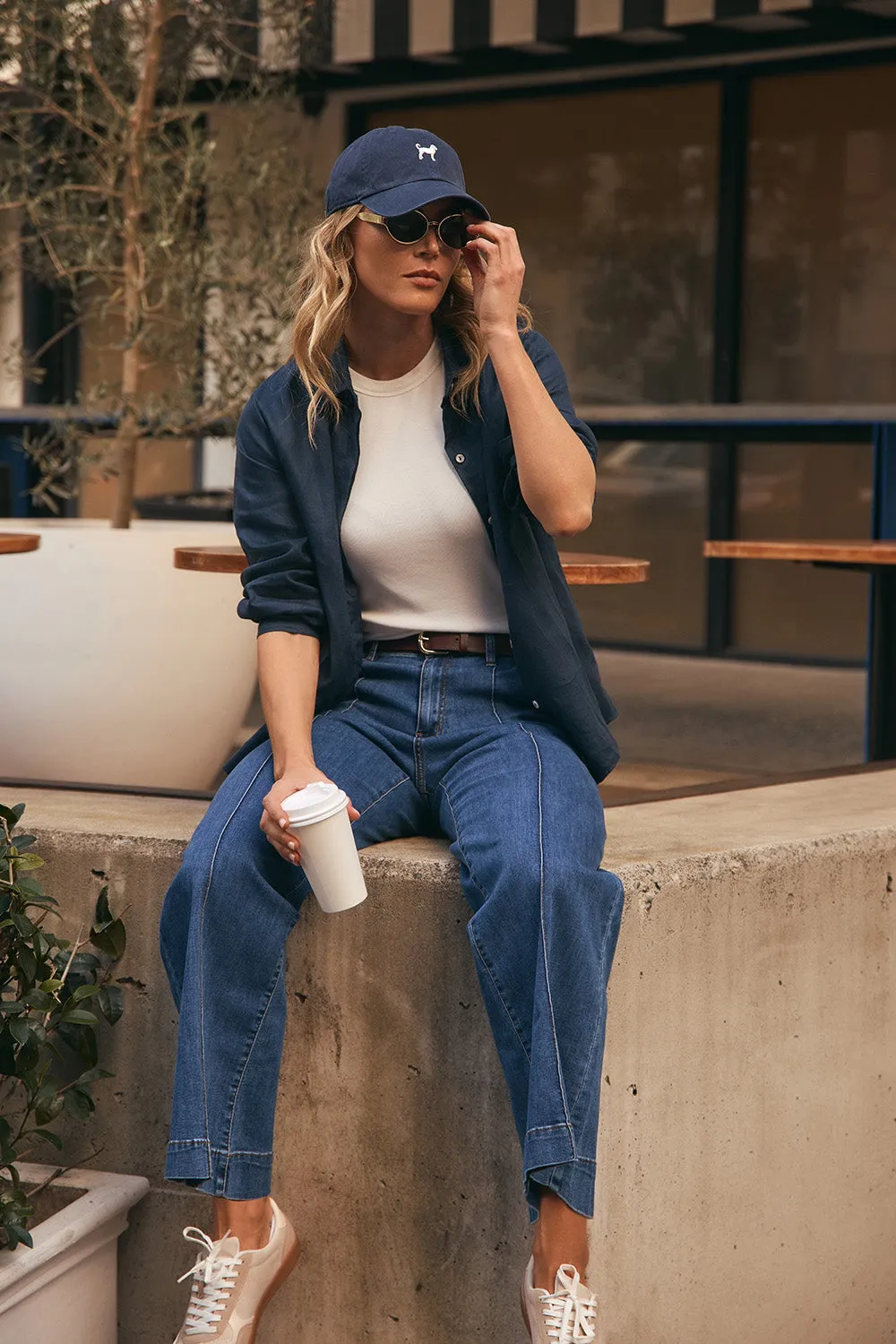Modern Minimalist Stretch Casual Energy Adrift Denim Wide Leg Jeans in Mid Wash