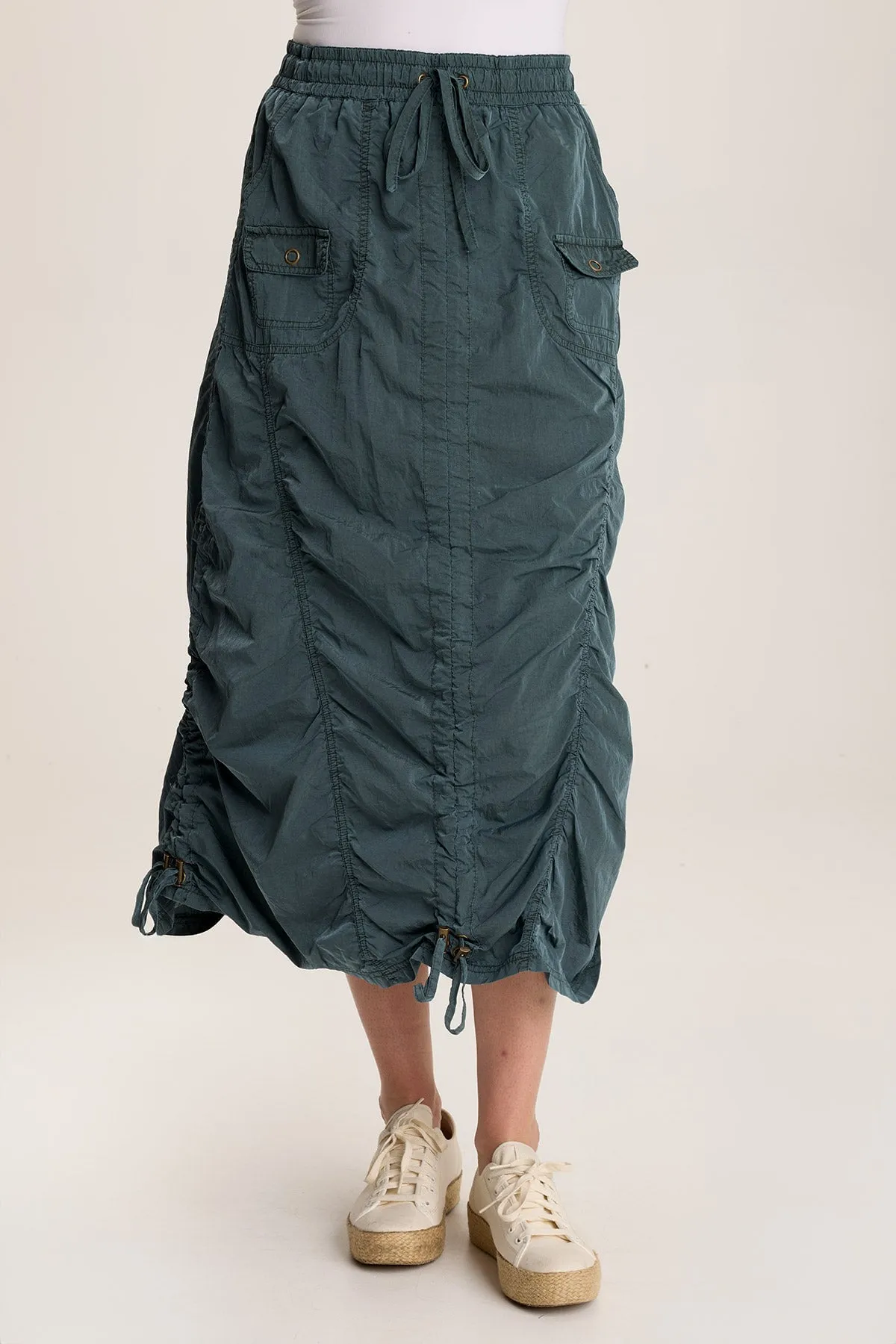 Zeno Ruched Sporty Cargo Midi Skirt ShrinkageFree Fabric Matte Tone
