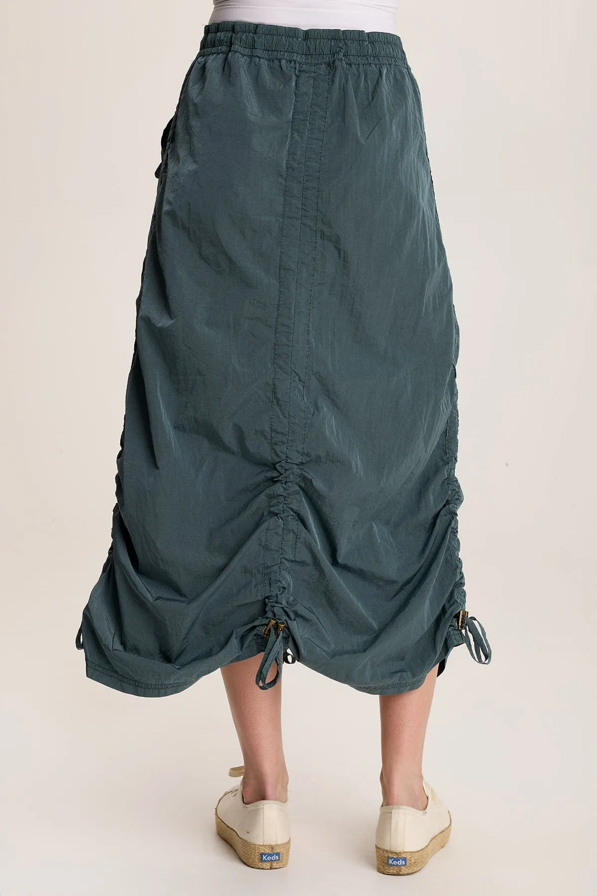 Soft Flow Zeno Ruched Sporty Cargo Midi Skirt