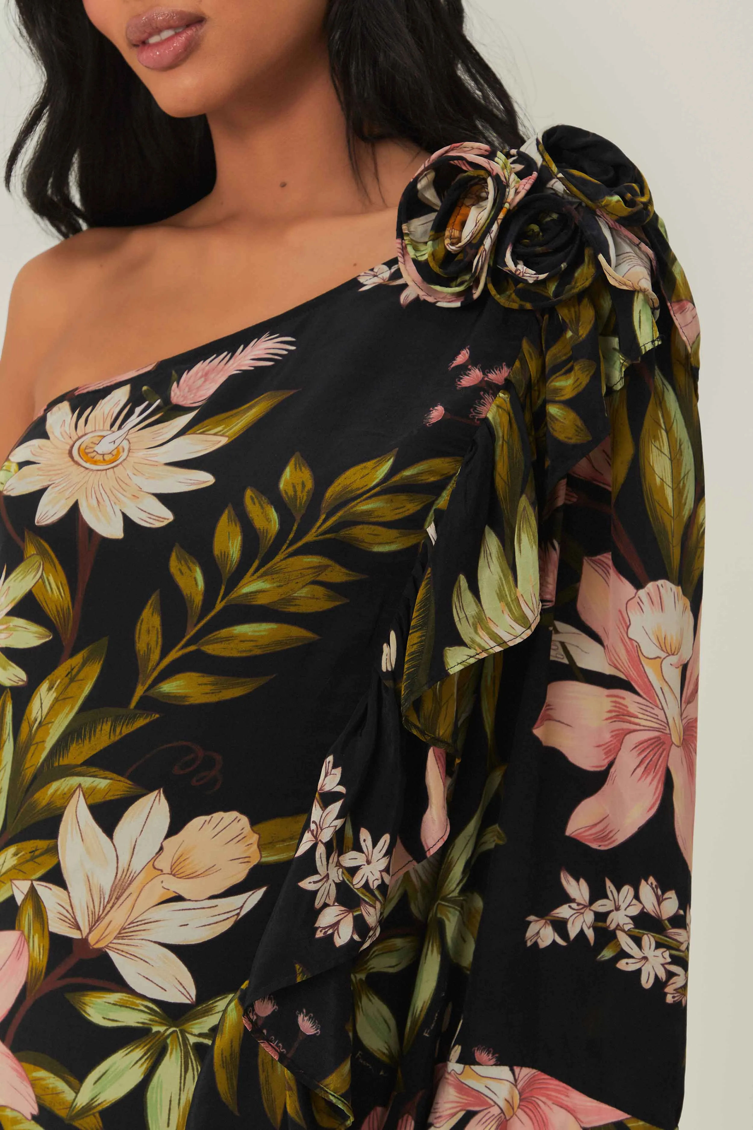 Black Surreal Flowers One-Shoulder Maxi Dress Trendy evening gown for parties