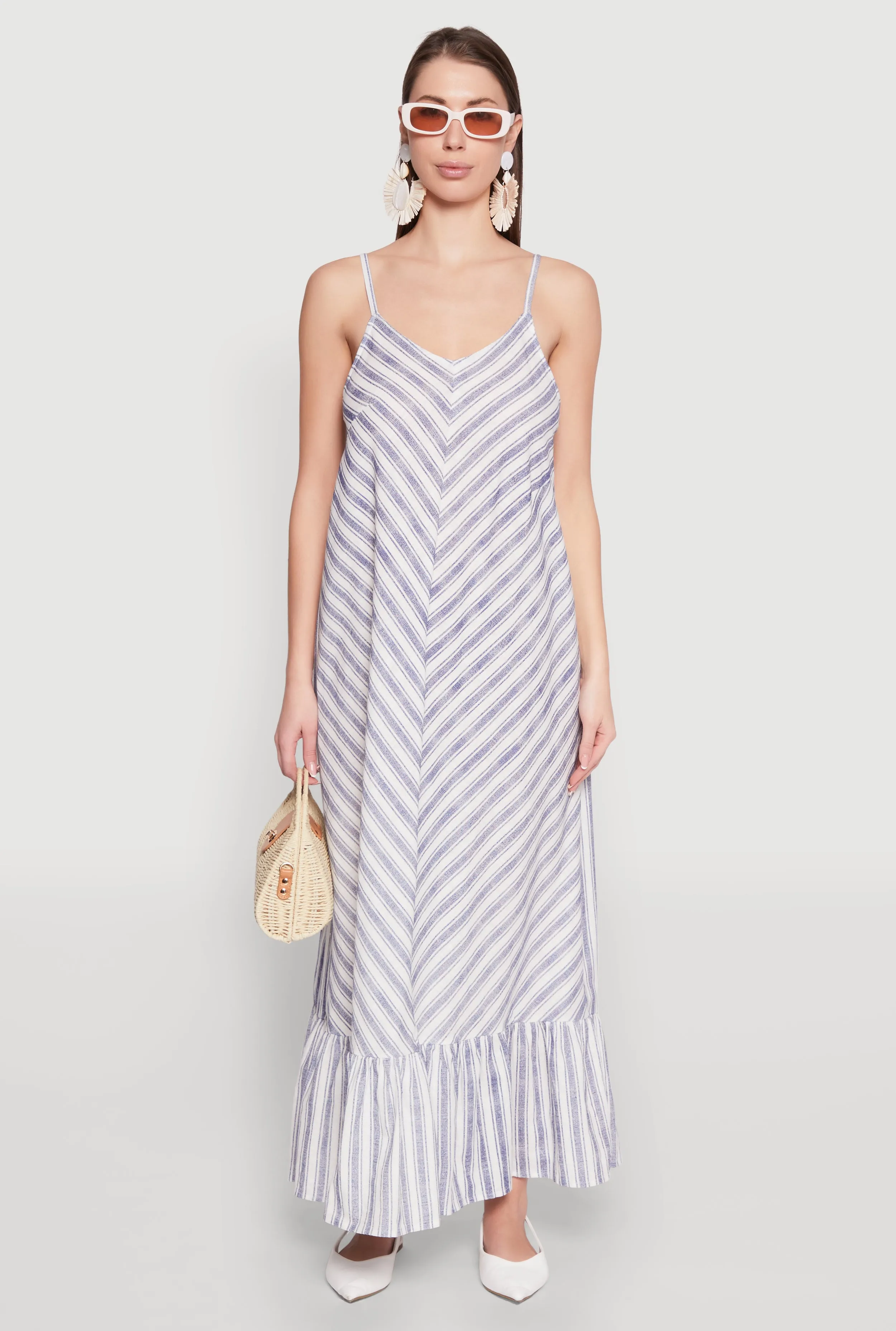 The relaxed fit of this maxi dress offers a casual yet elegant appearance for any occasion Chevron Print Maxi Dress
