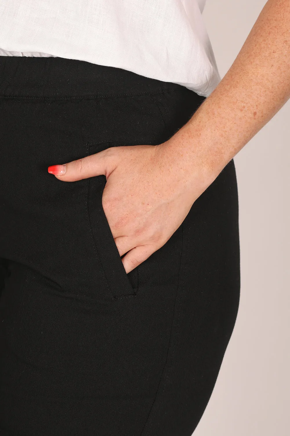 Sleepwear Quick Drying Fabric Stretch Capri Short in Black