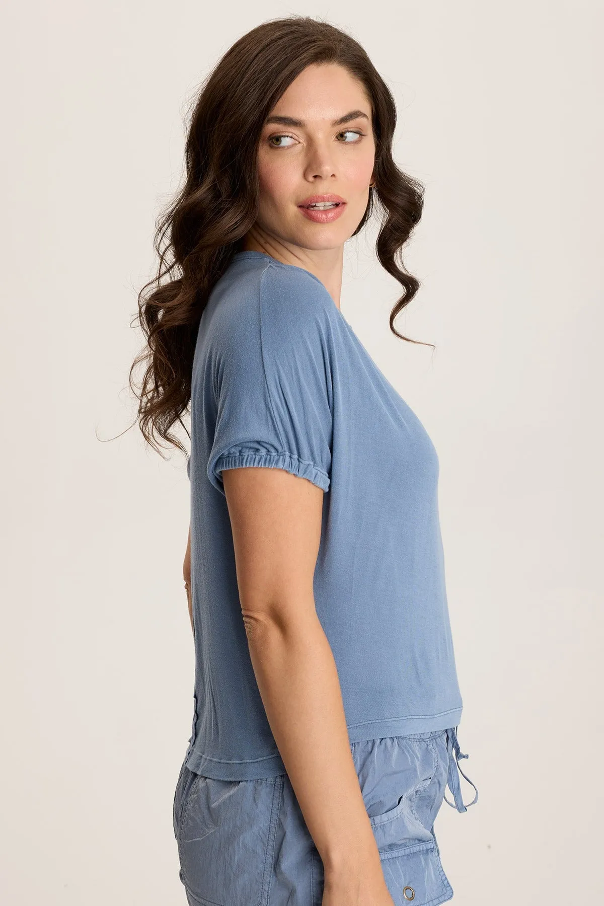 HypoallergenicTextile SeamFreeEngineering Valensi Soft Jersey Banded Sleeve Tee