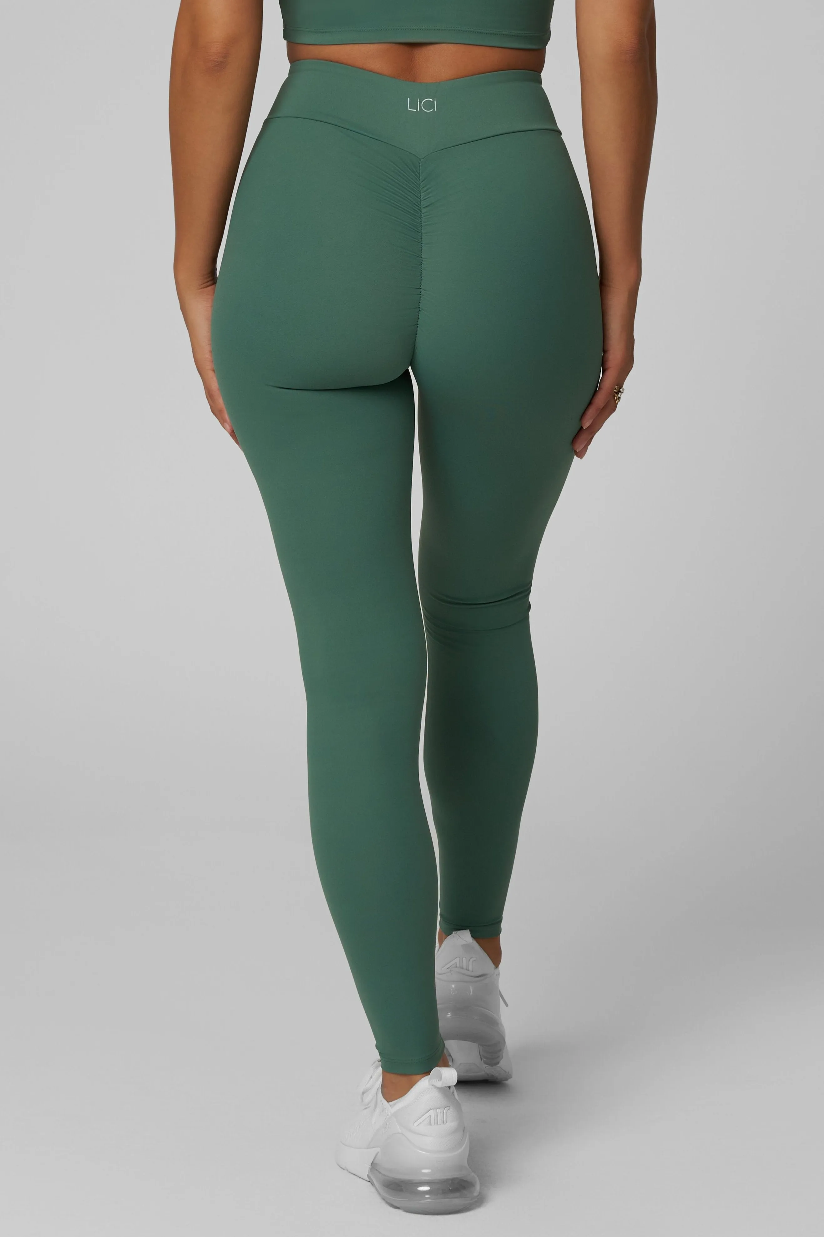 AI Core Airflow Mesh Panels Juniper V-Cut Scrunch Legging