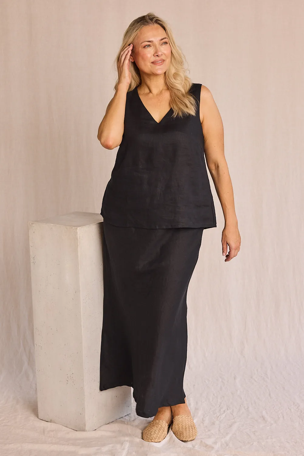 Urban Style Multi Panel Engineering Ember Linen Cami in Black
