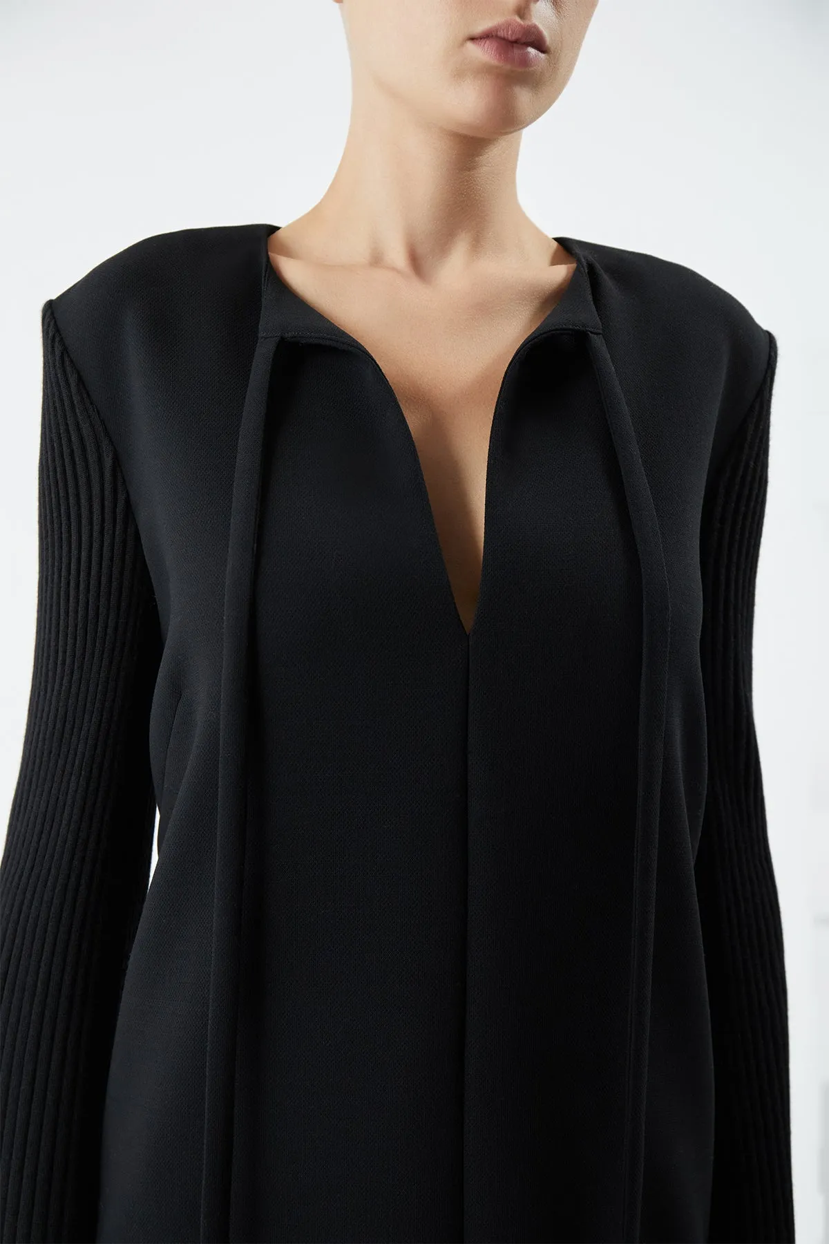 ThermalInsulated TearResistantMaterial Beko Dress in Black Double-Face Wool Crepe