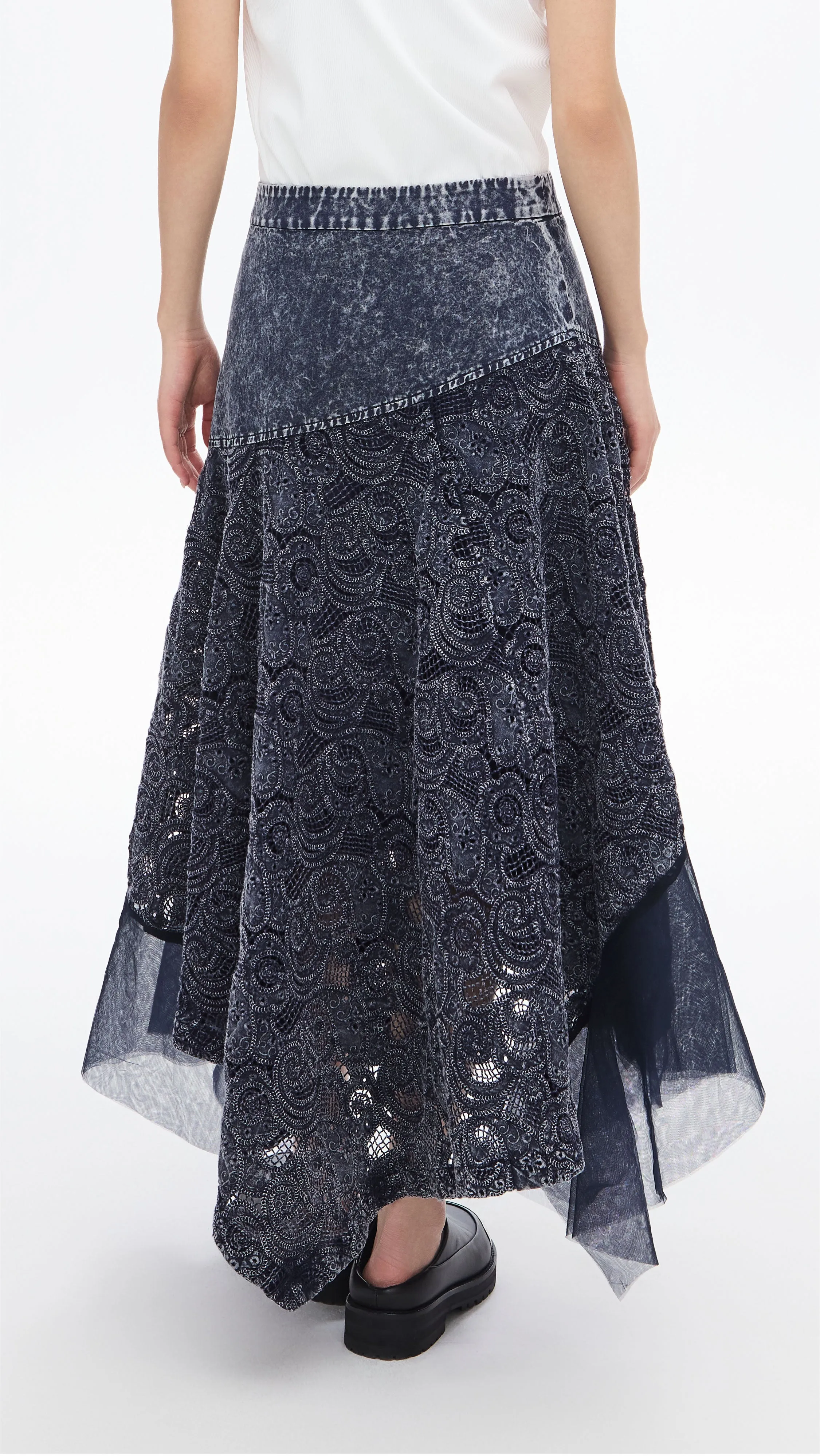 Cold-dye Lace Skirt Laid Back Look