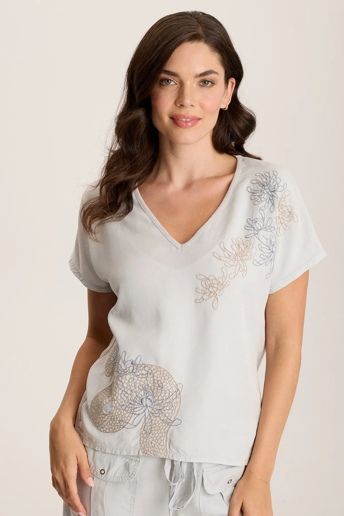 Jolina Twill V-Neck Embroidered Tee Swim Easy StaticFreeLining