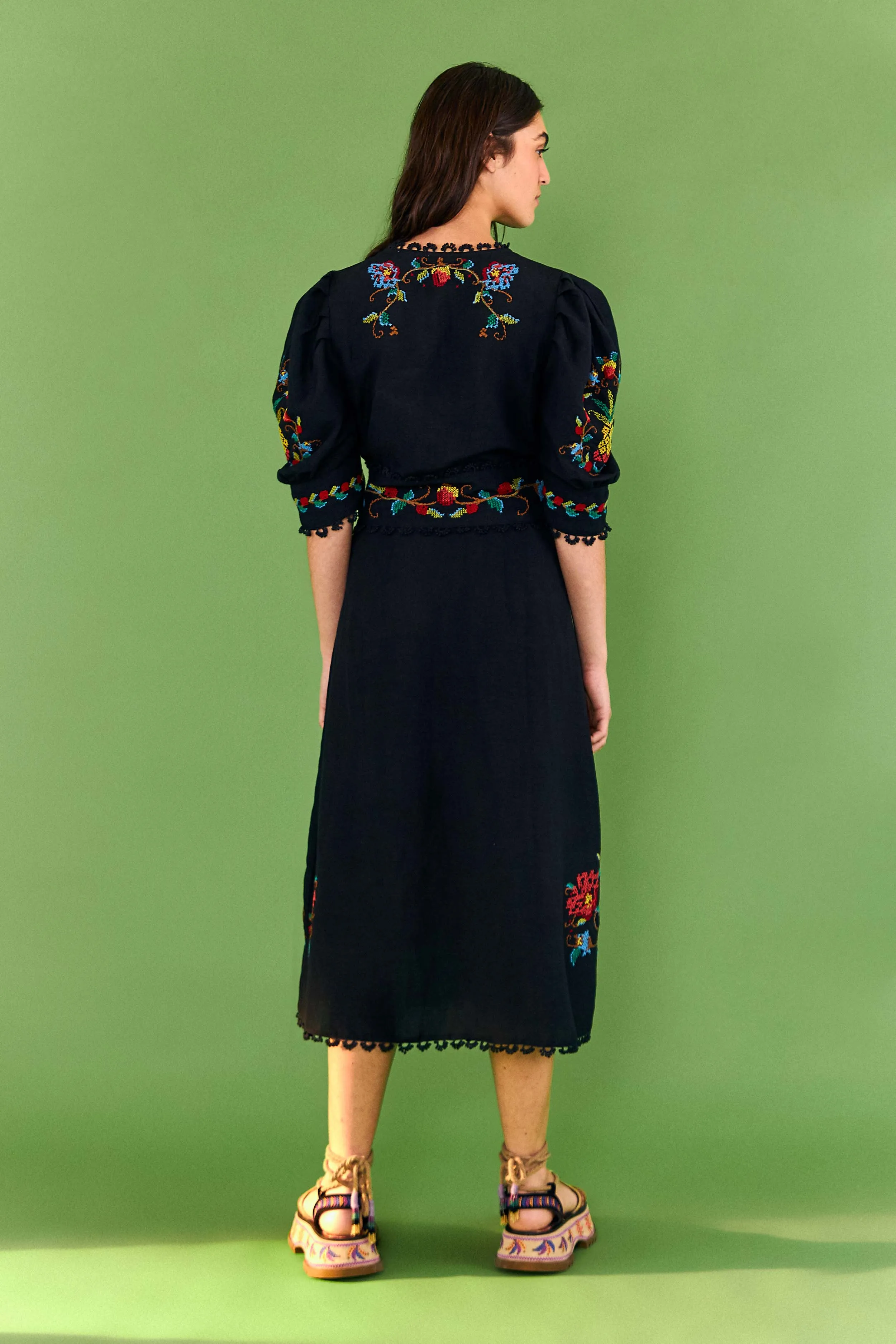 Door Arch Dream Flow Black Cross Stitch V Neck Dress