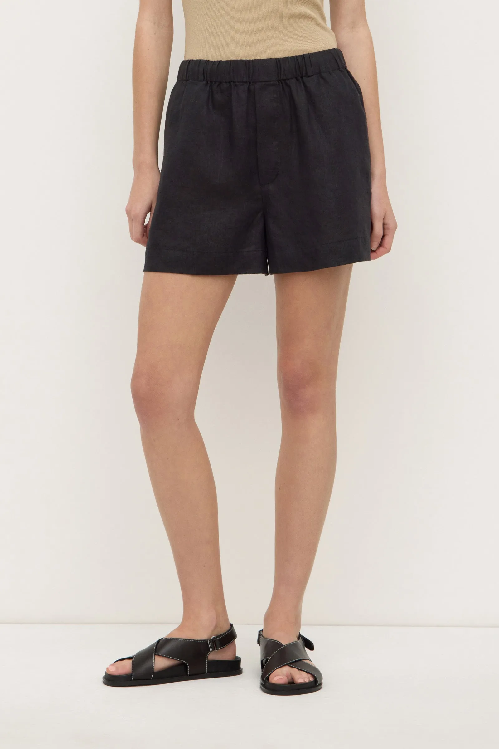 Static Free Finish Everyday Linen Short
