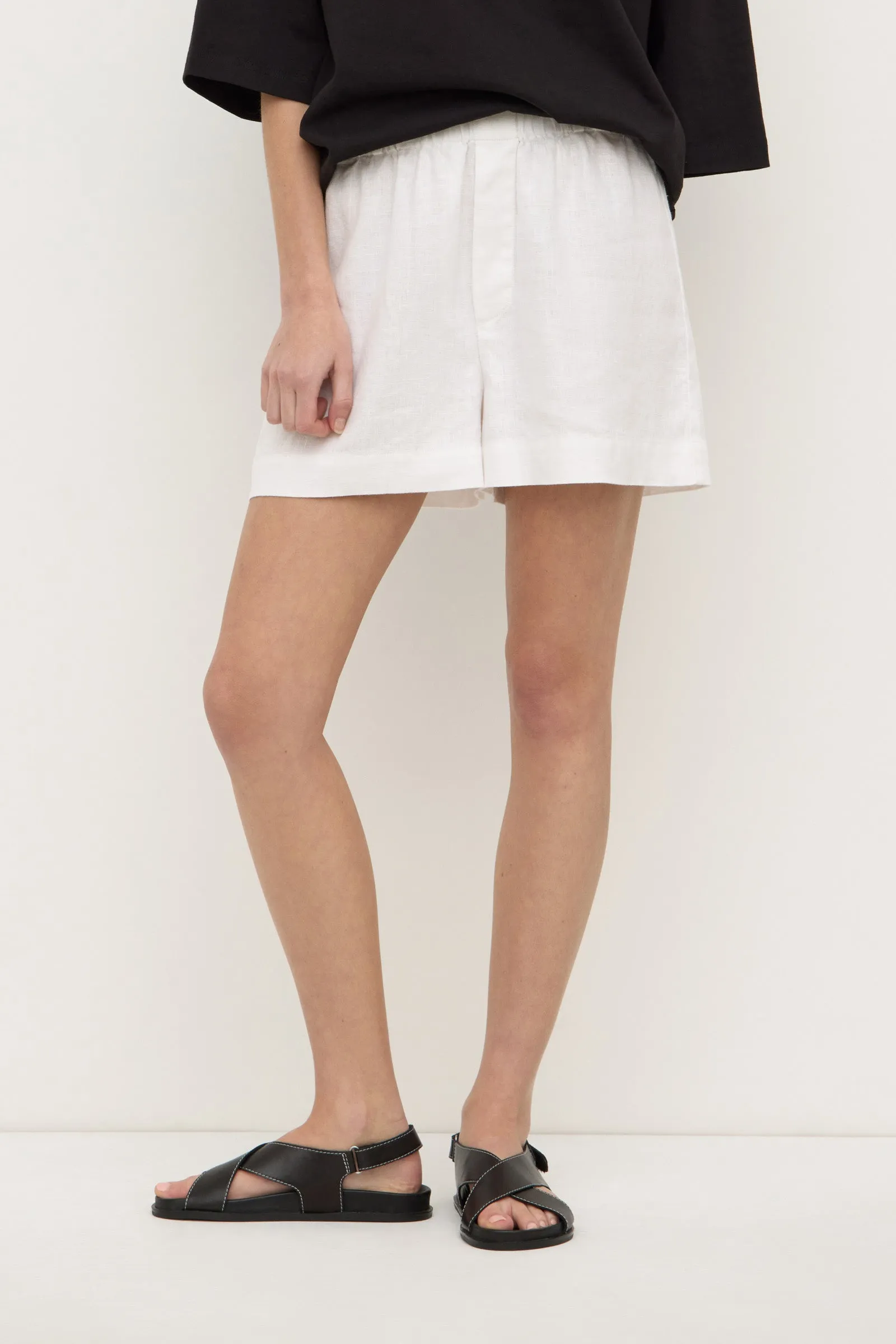 Everyday Linen Short finance industry semi-formal look