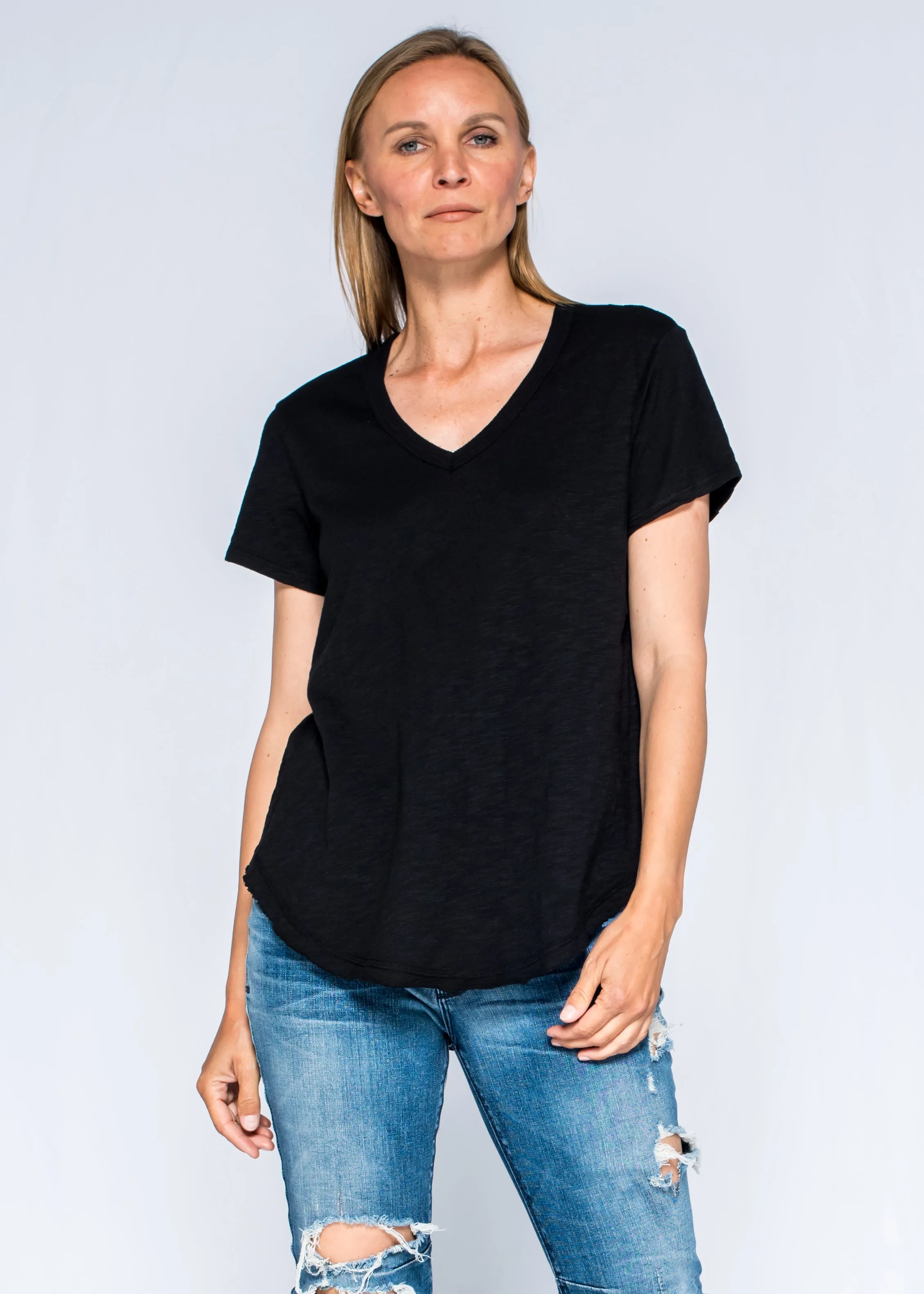 S/S Shrunken V-Nk Shirttail Top w/Raw Hem AllDayComfort OdorControlTech