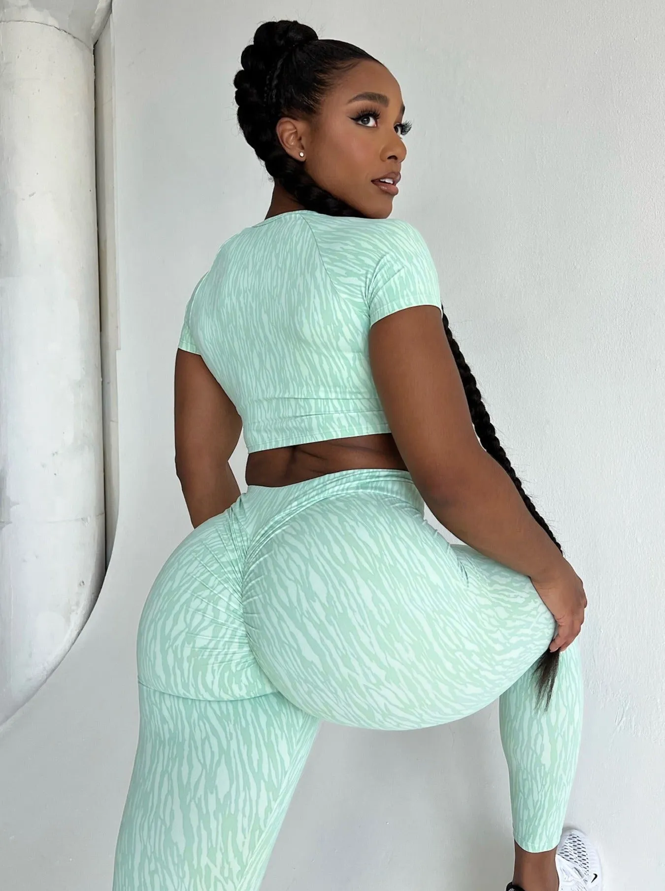Seamless Design Mint Zebra High Waist Scrunch Legging