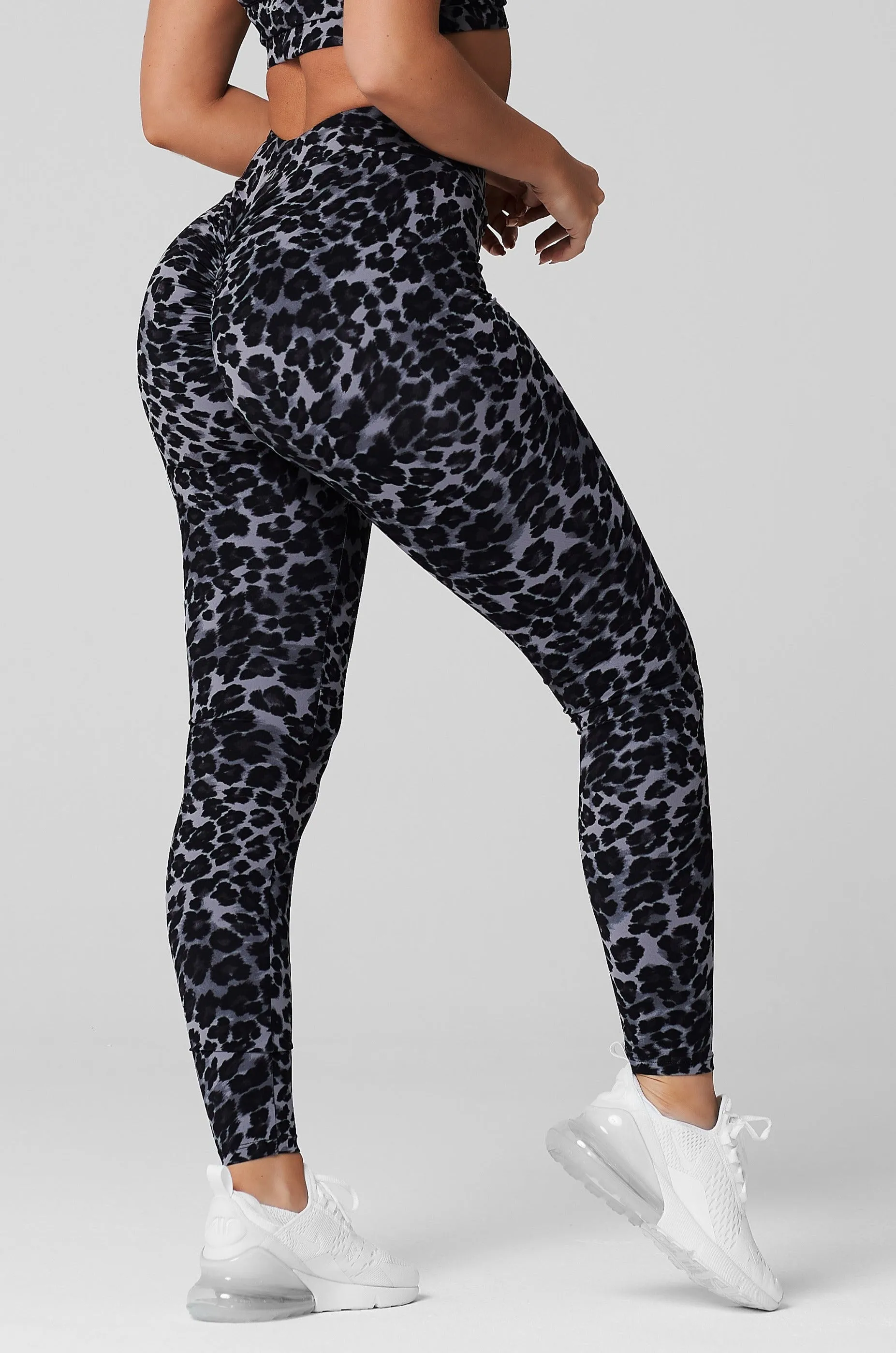 Reinforced Hem AdjustableStraps Fierce V-Cut Scrunch Legging
