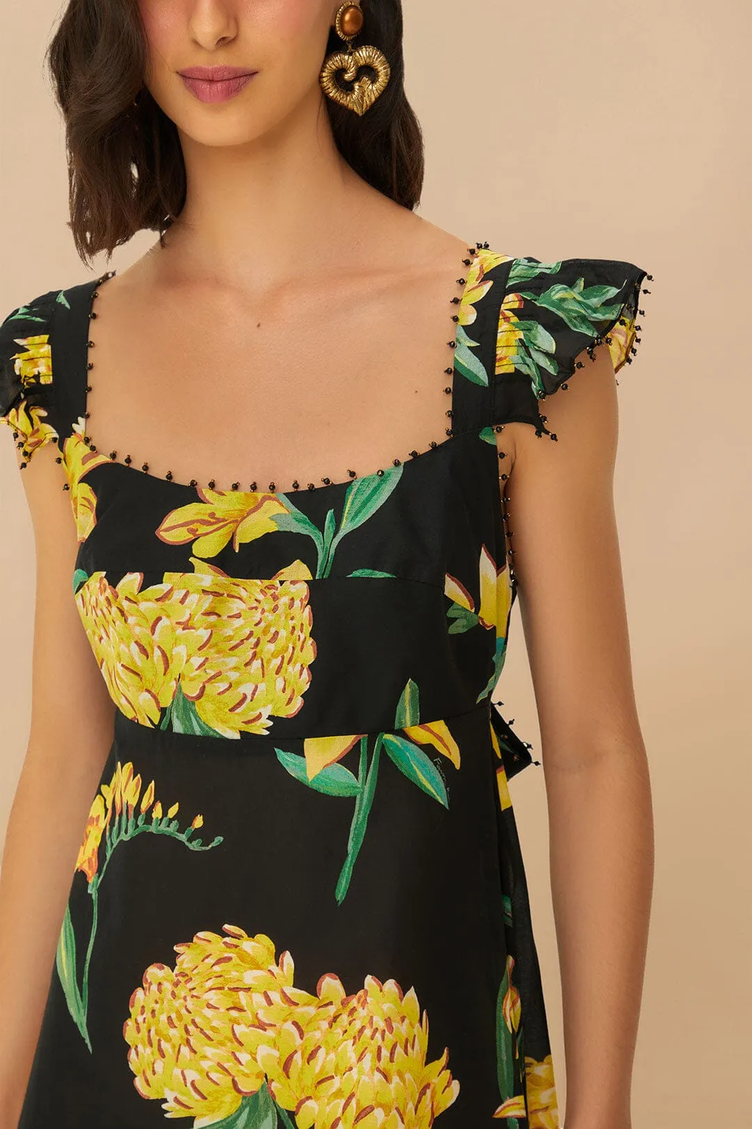 The simple design of this dress ensures that it will never go out of style Black Alice Flowers Maxi Dress