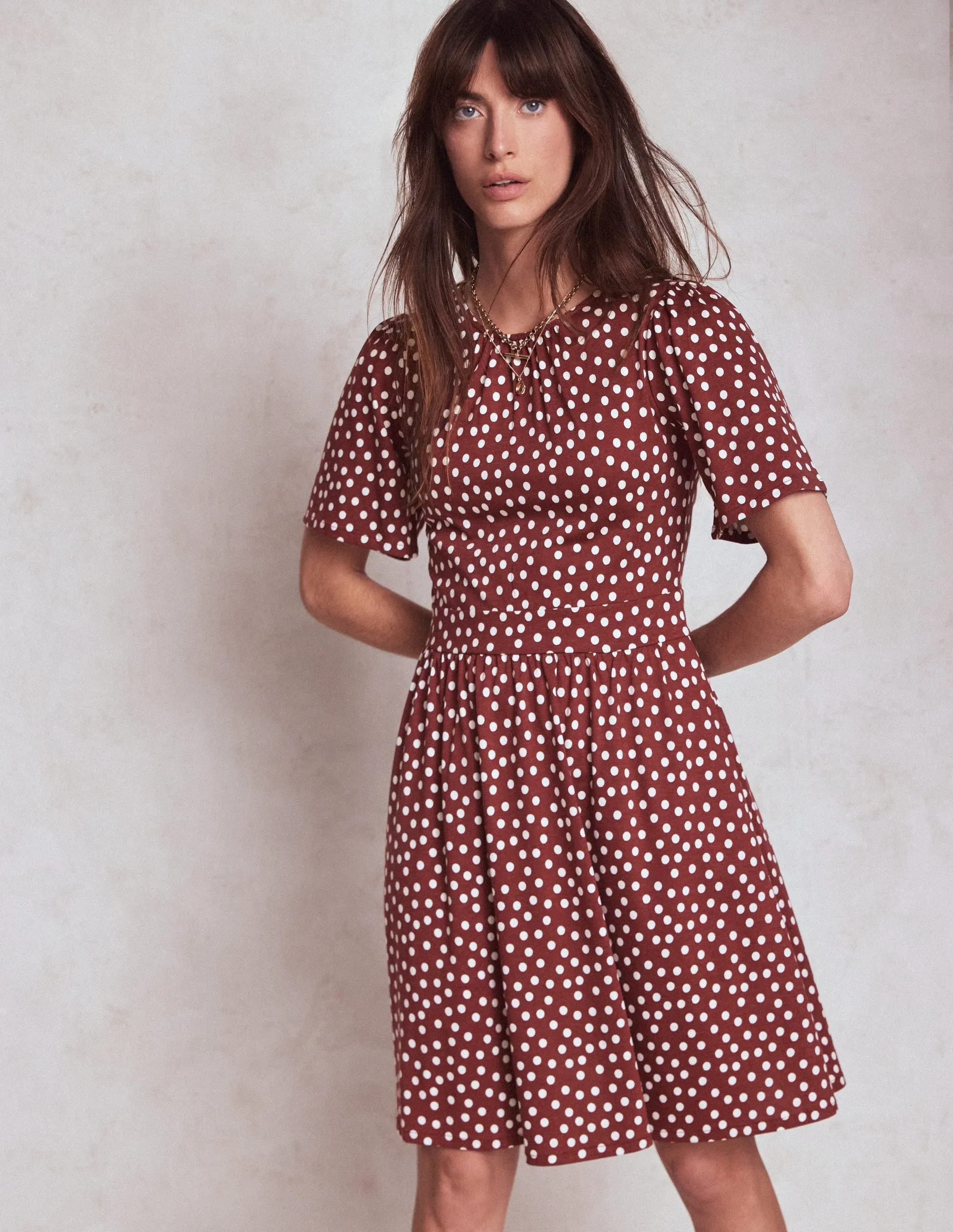 Charming Design Louisa Short Jersey Dress-Chestnut, Painted Dot
