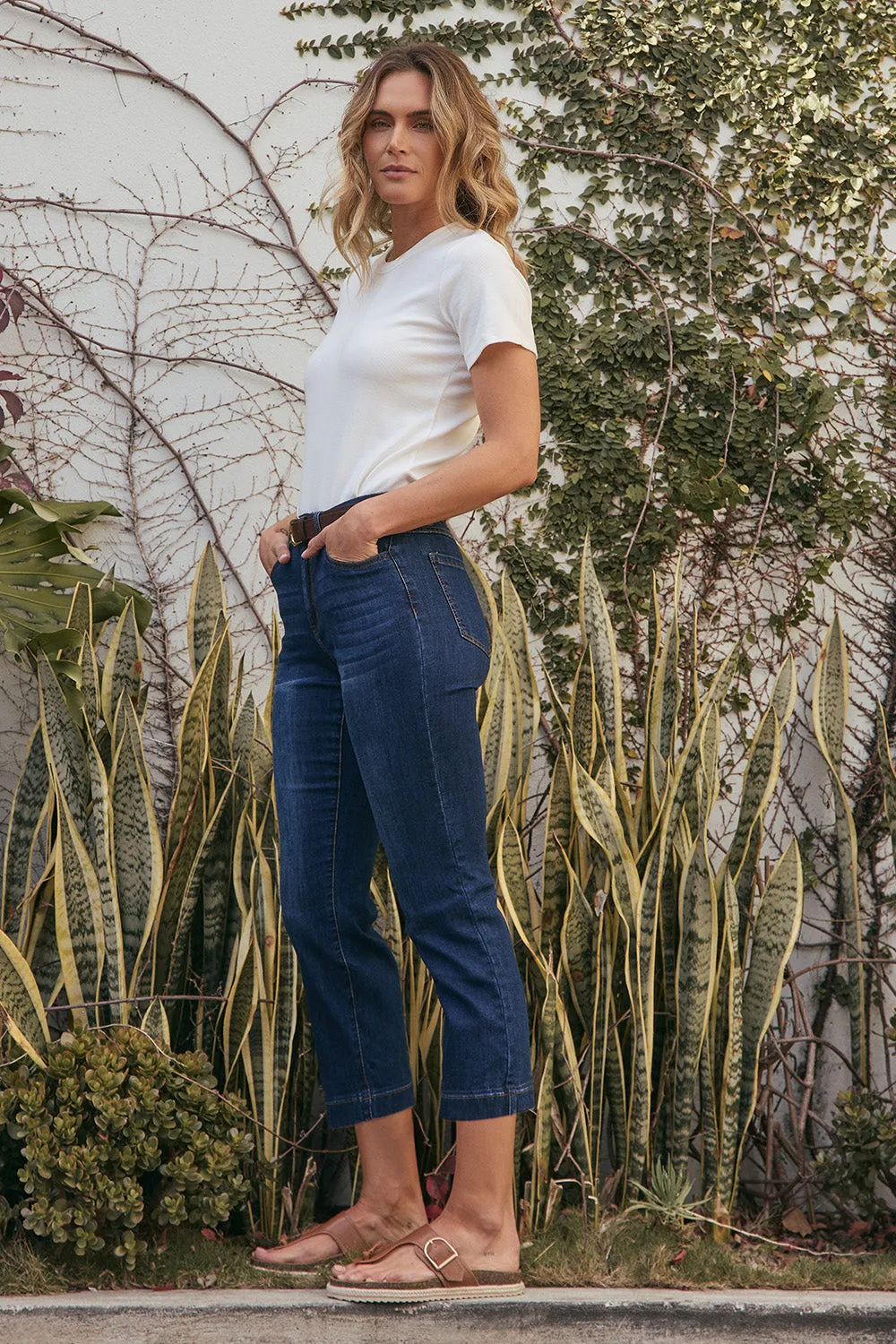 Clean Detail Adrift Denim Cropped Straight Leg Jeans in Dark Wash