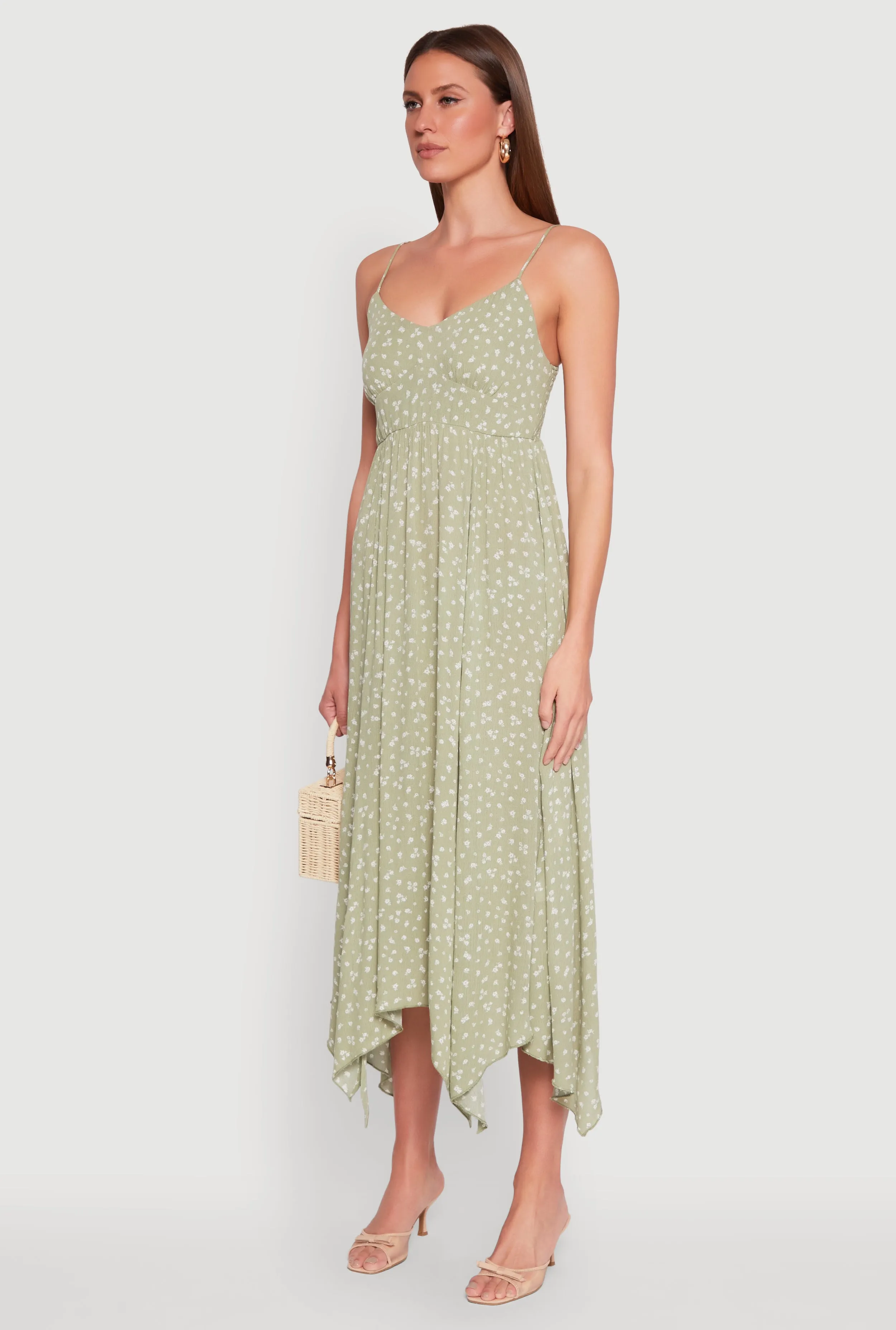 Floral Print Slit Hem Maxi Dress This dress is the ideal choice for those who want comfort and elegance in one garment Perfect for warmer months this dress provides a light and breezy fit without sacrificing style
