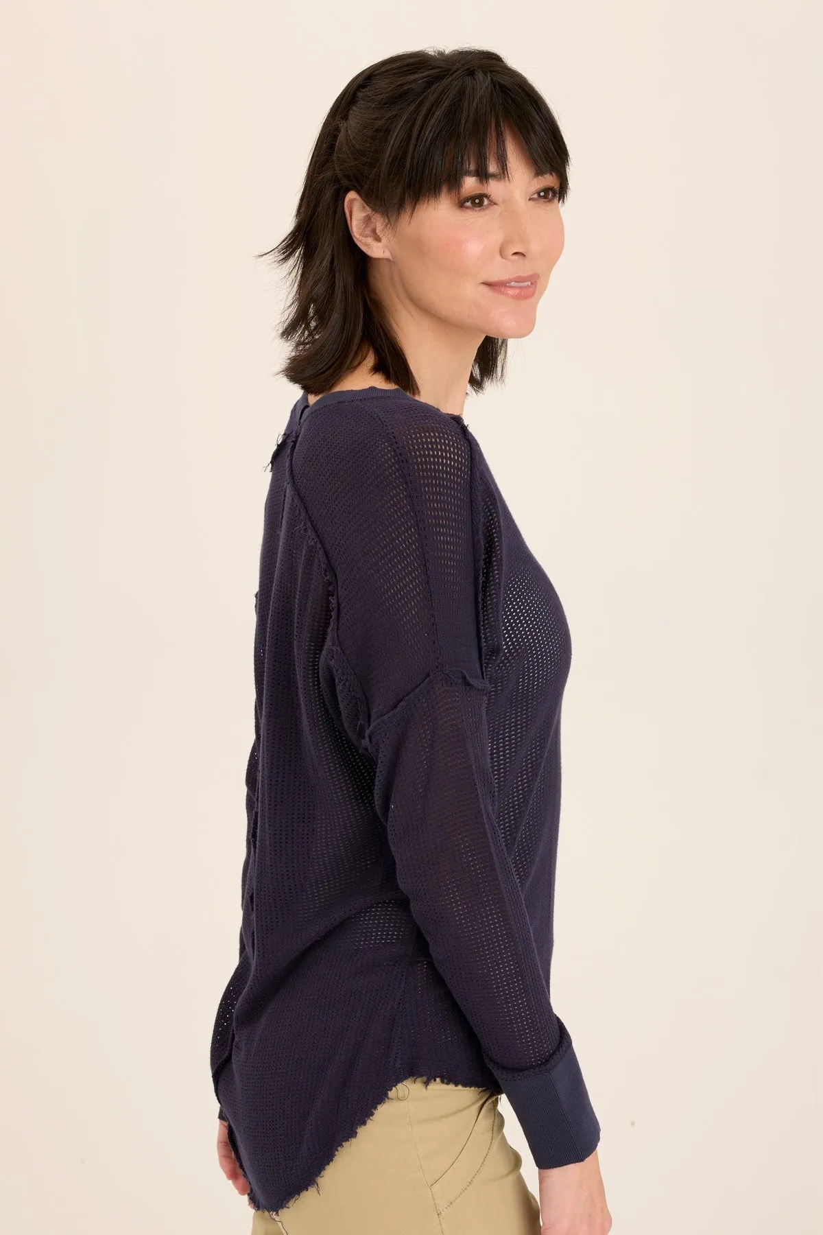 Bullock Mesh V-Neck Pullover Natural Fiber Blend Focus Mood