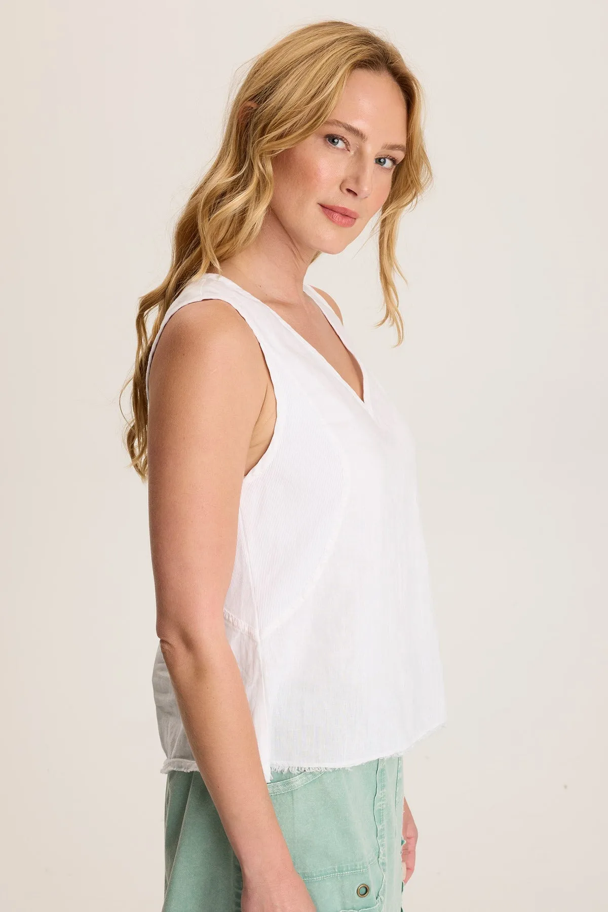 FlatlockStitching TaglessNeckline Estine Linen V-Neck Tank Top