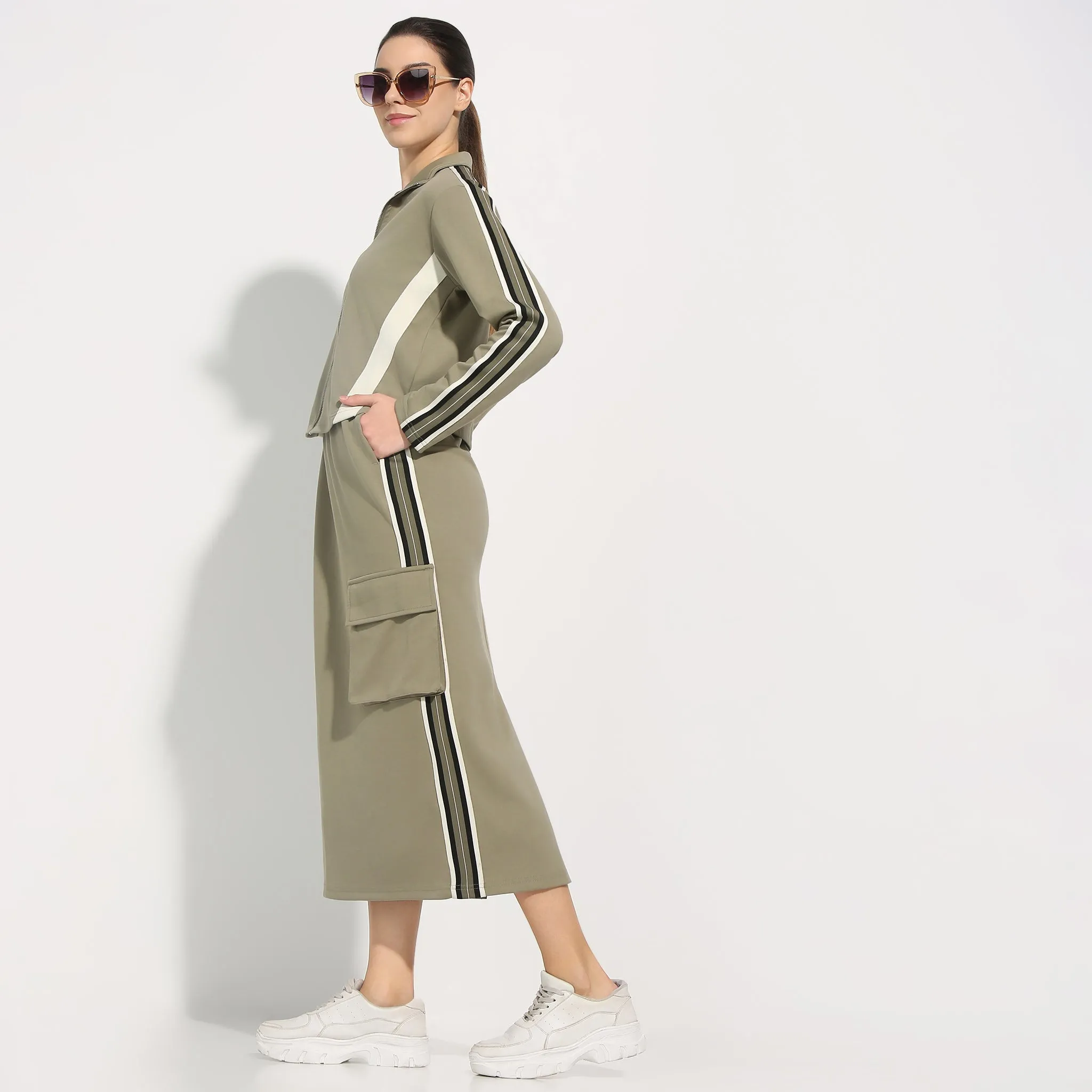 Solid High Rise Calf Length With Patch Pocket Detail Skirt Seamless Sleeve Construction
