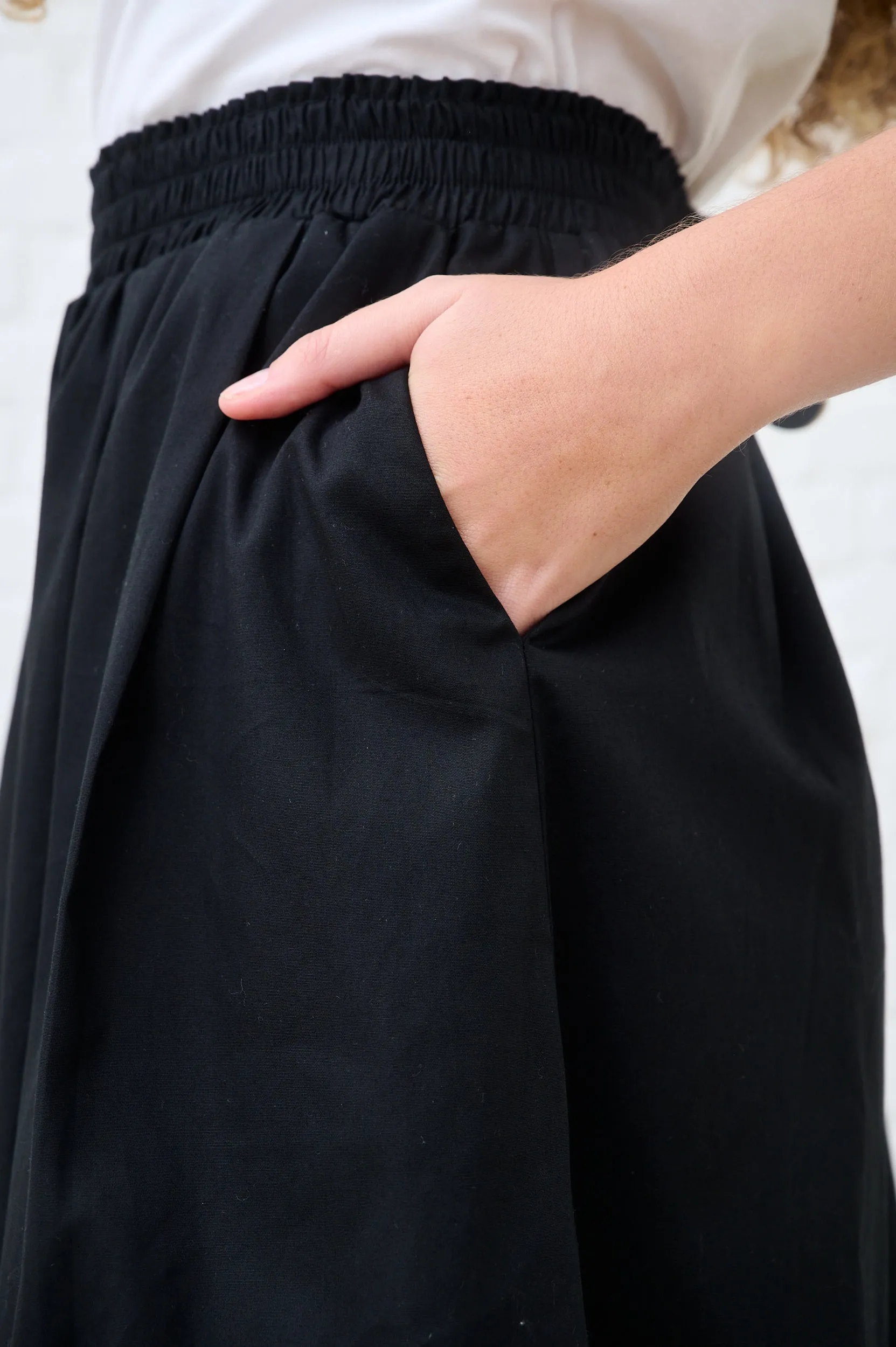 Outdoor Outfit Layered Structure Cotton Maxi Skirt in Black