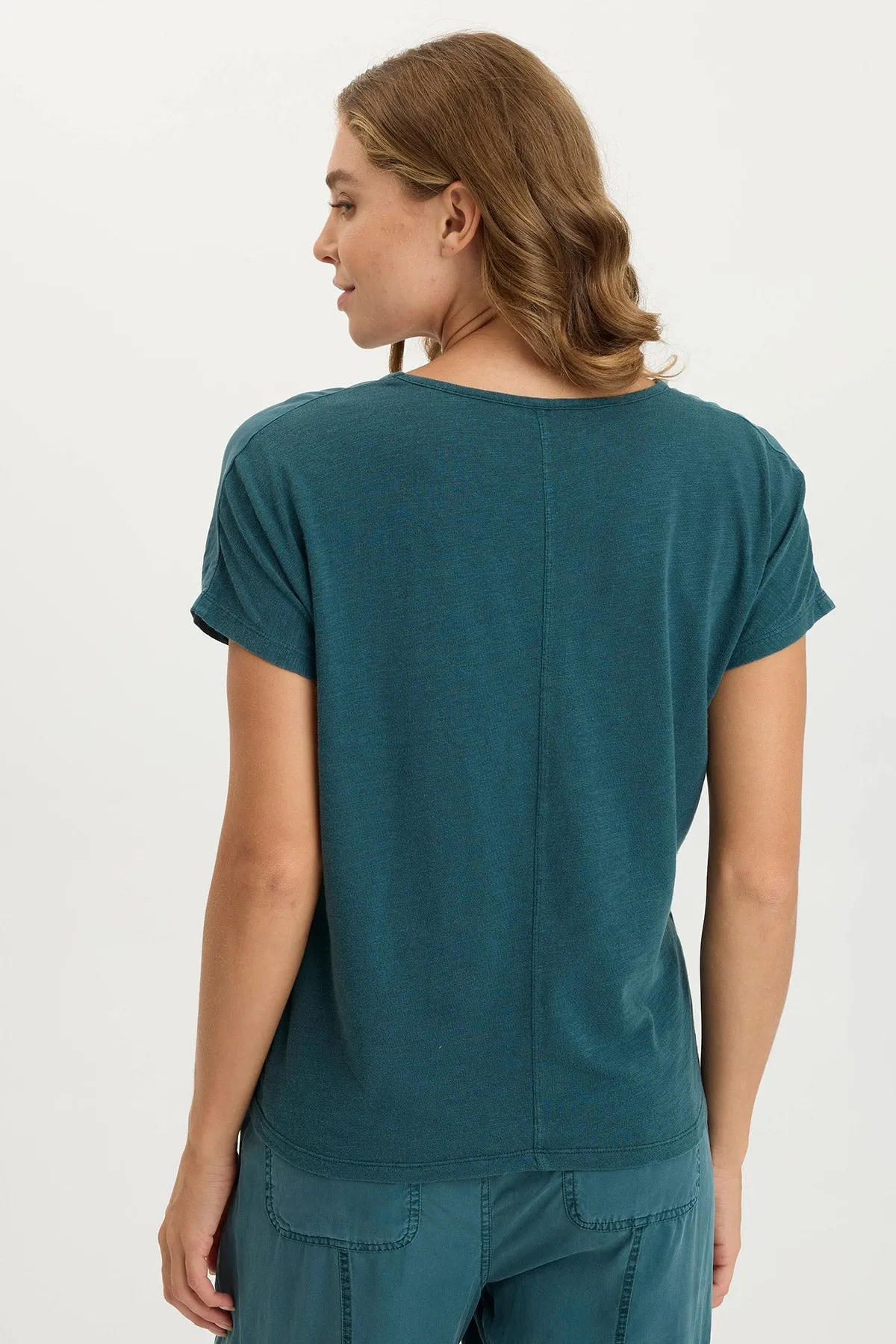 Ulysses Twill/Jersey Oversized V-Neck Top Couple Look