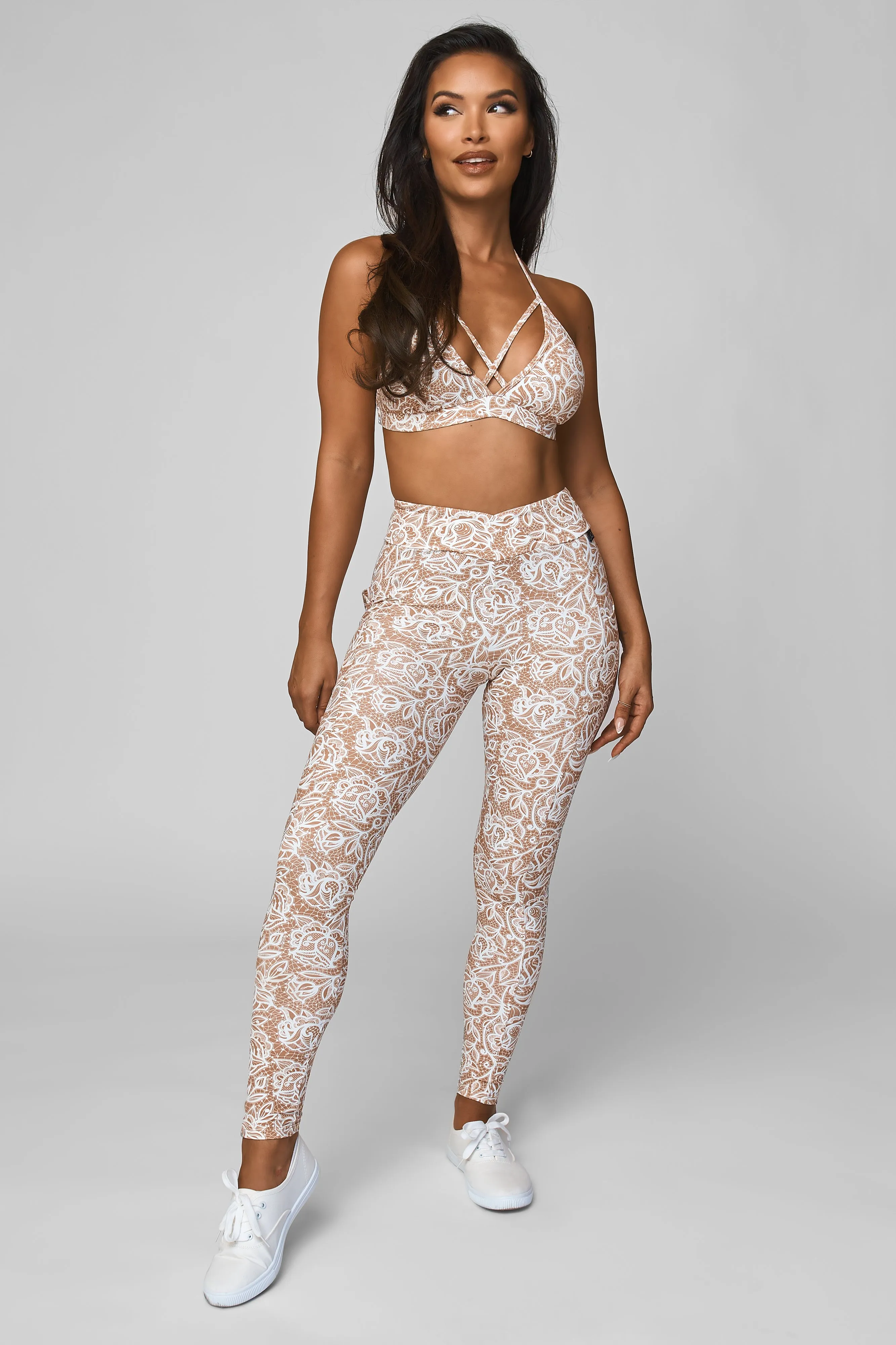 Capri V-Cut Scrunch Legging MicroPerforatedTexture Nature Base
