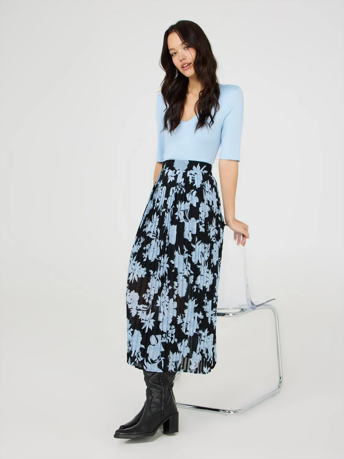 Neutral Look Active Wear Floral Print Pleated Chiffon Midi Skirt