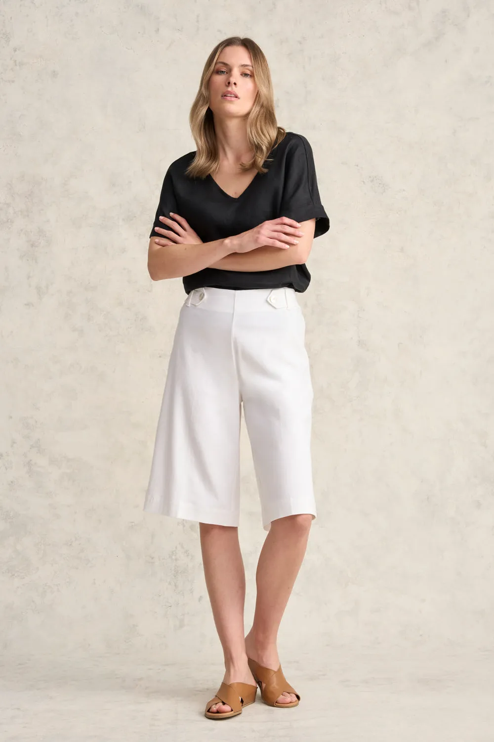 Waist Tab Linen Short - White laid-back style