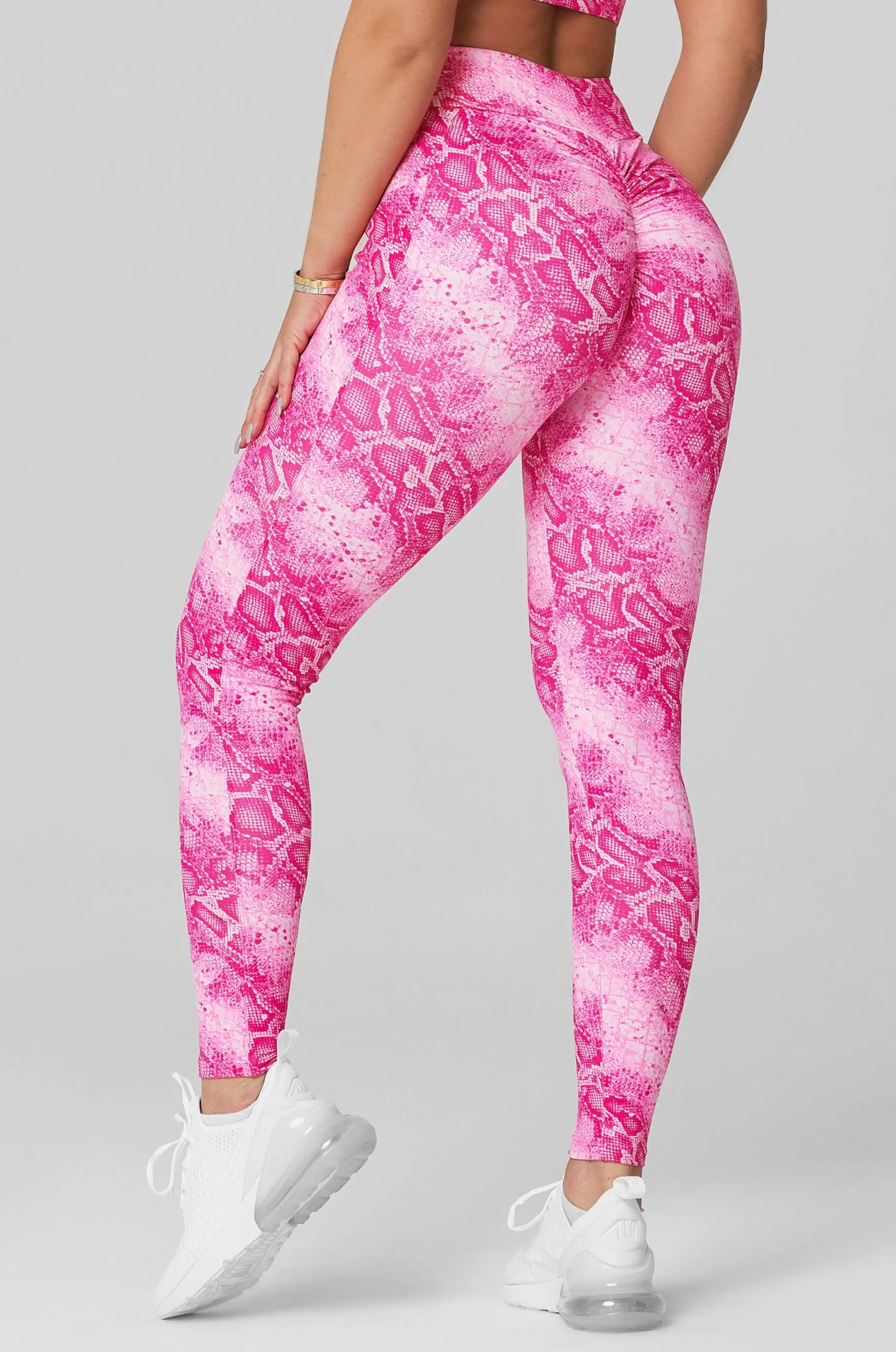 SoftTouchLining Love Bite V-Cut Scrunch Legging