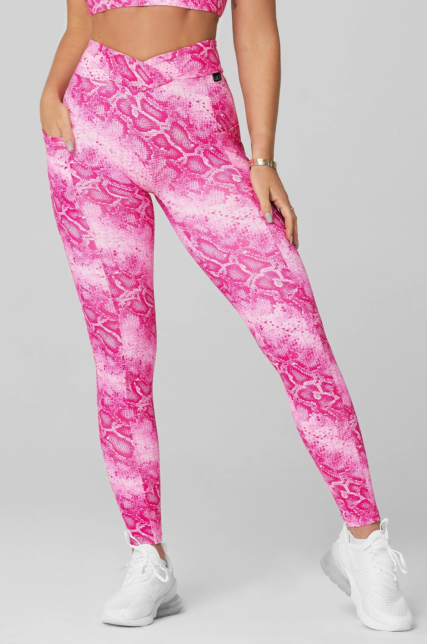 Ethical Mode DoubleStitchedEdges Love Bite V-Cut Scrunch Legging