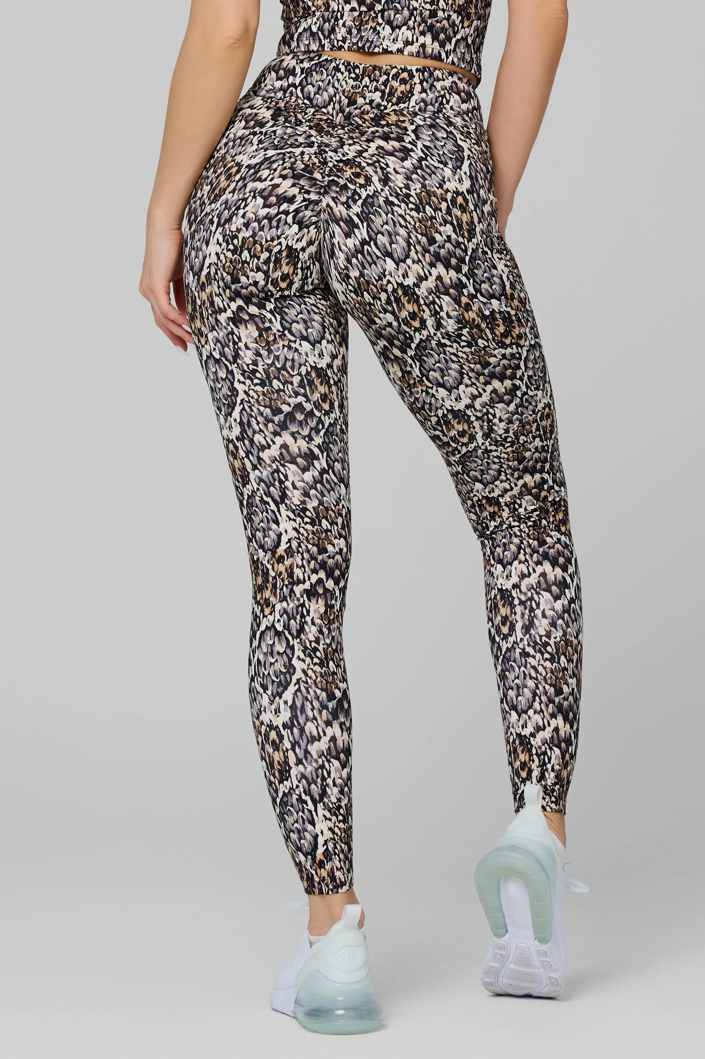 Noble Grace Car Cool Rise V-Cut Scrunch Legging