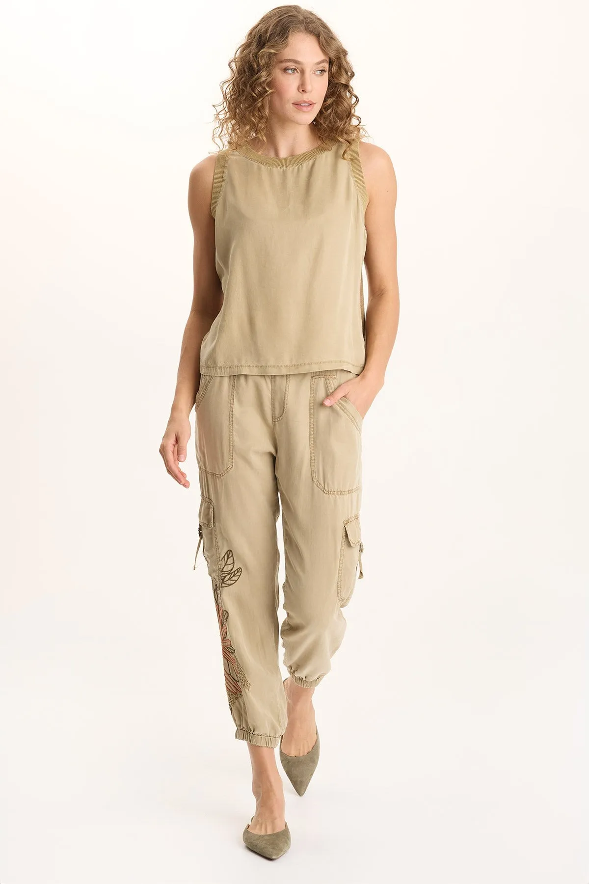 Katrine Soft Twill Elevated Tank FlexibleCollarDesign